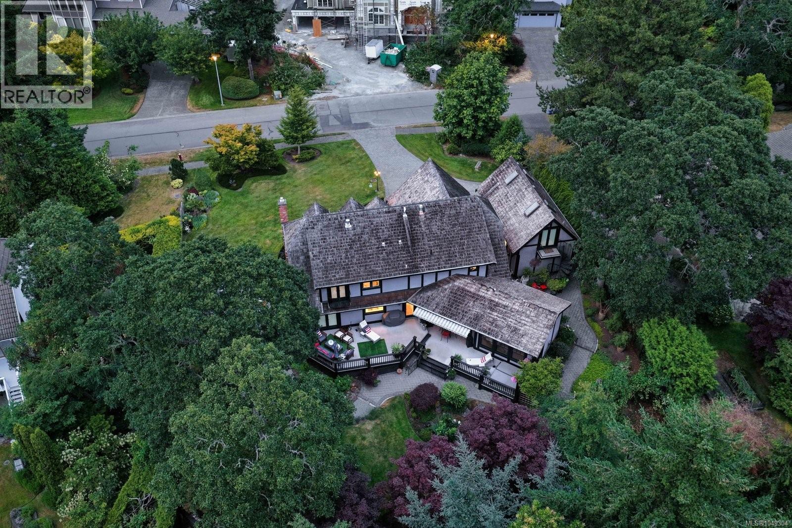 2773 Arbutus Rd Property Photo 49