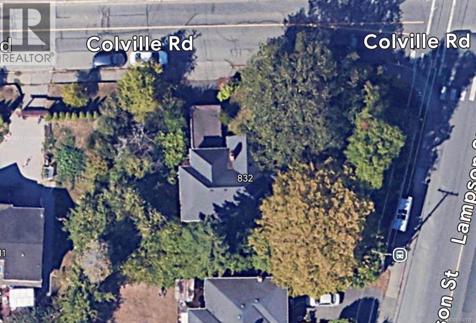 832 Lampson St Property Photo 3