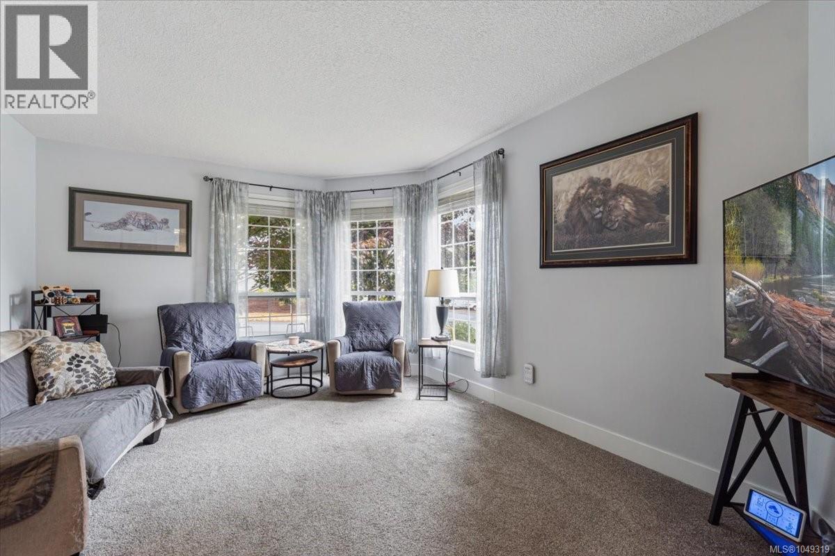 2107 Aaron Way Property Photo 4
