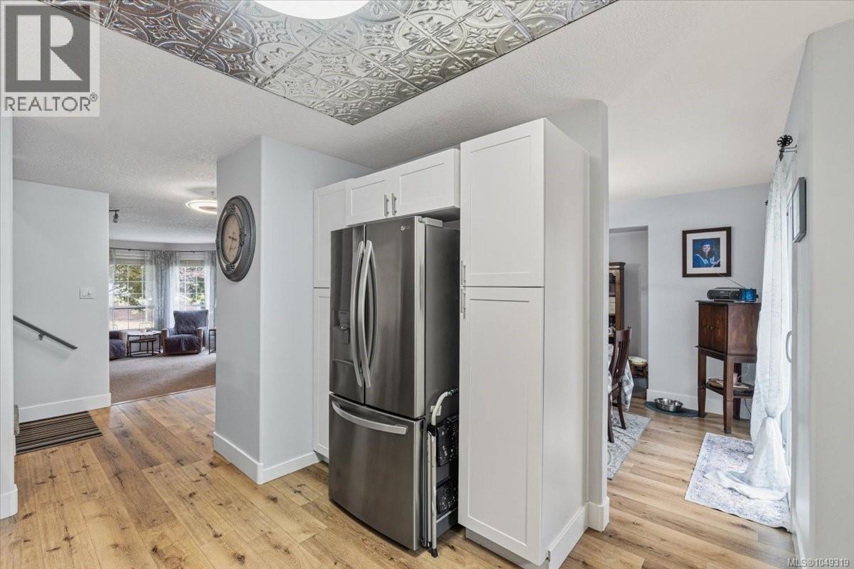 2107 Aaron Way Property Photo 7