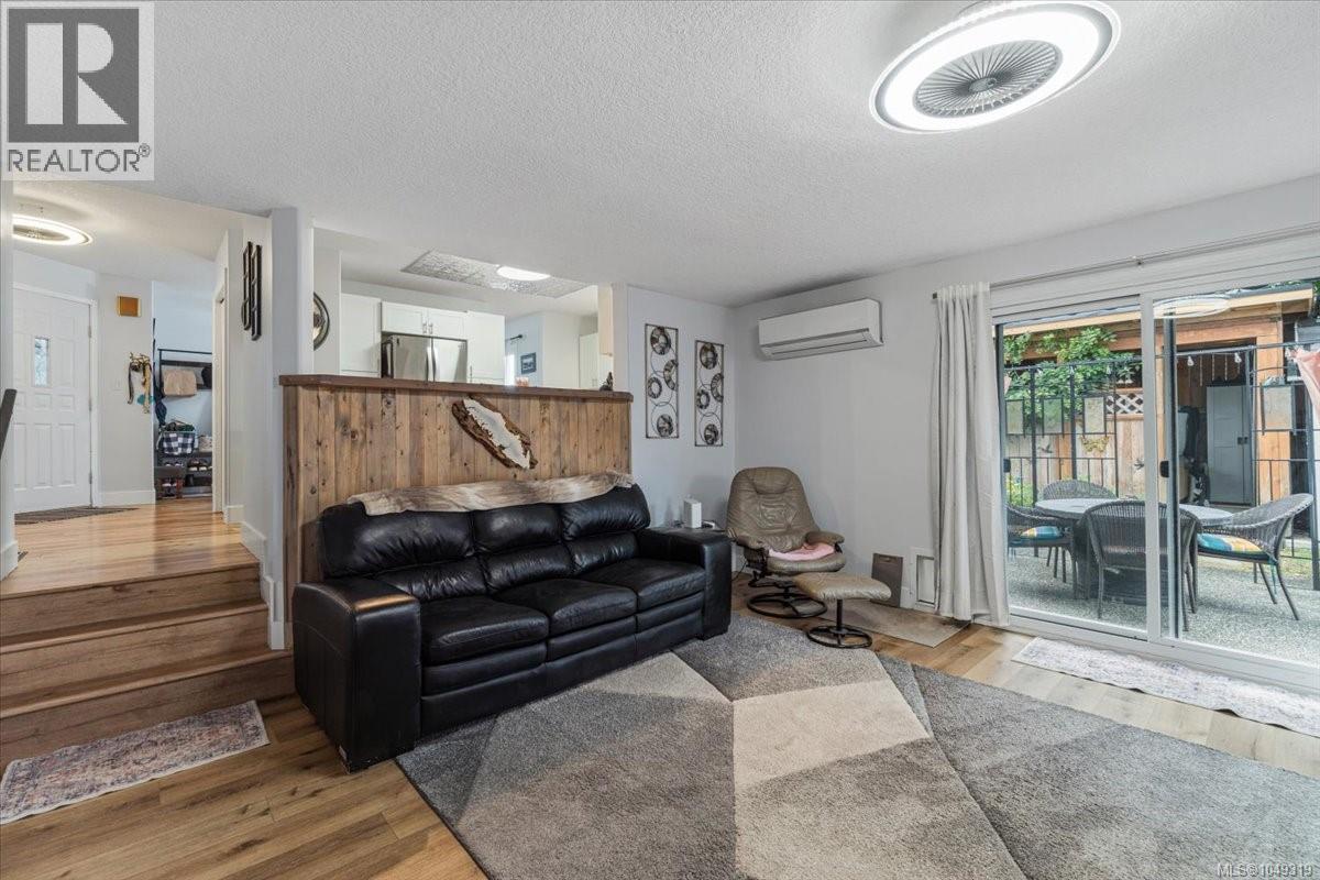 2107 Aaron Way Property Photo 10