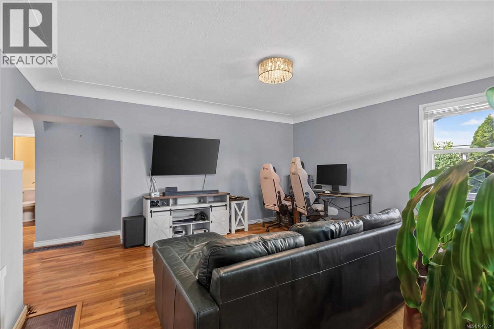 930 Wharncliffe Rd Property Photo 6