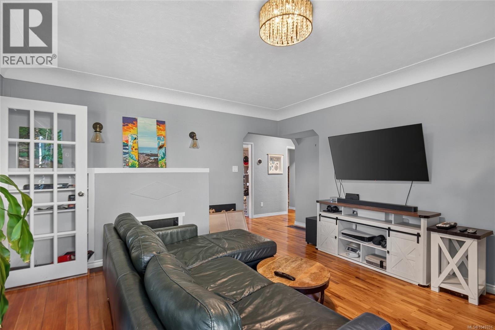 930 Wharncliffe Rd Property Photo 7