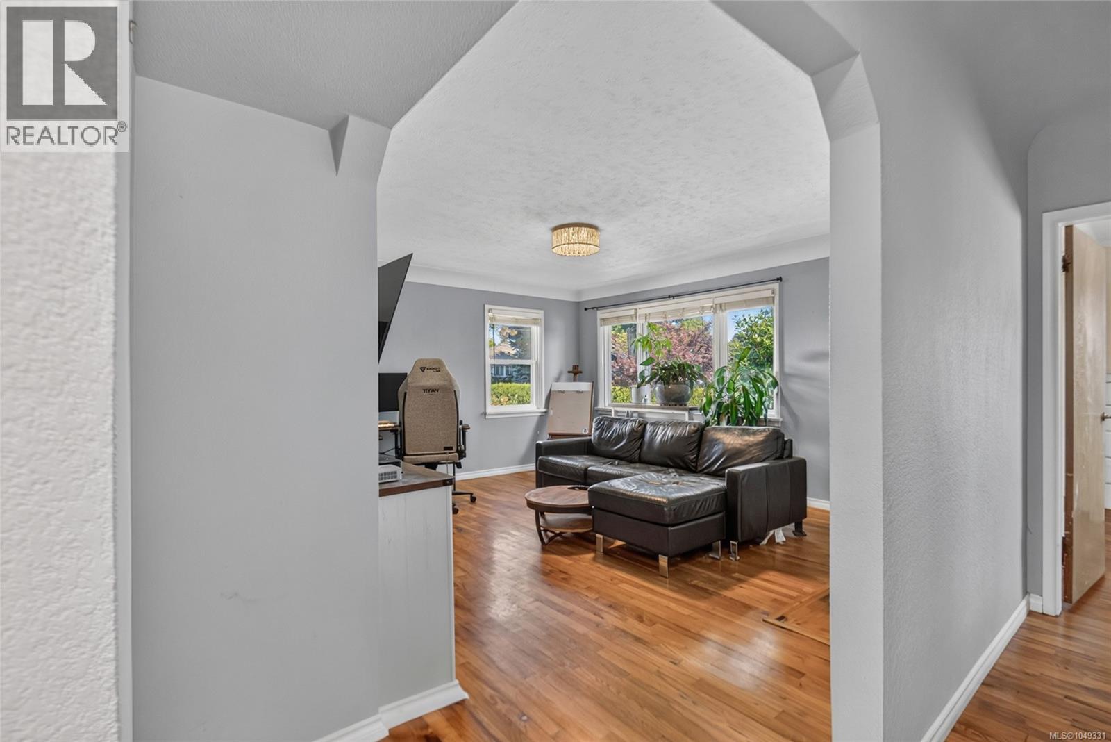 930 Wharncliffe Rd Property Photo 9