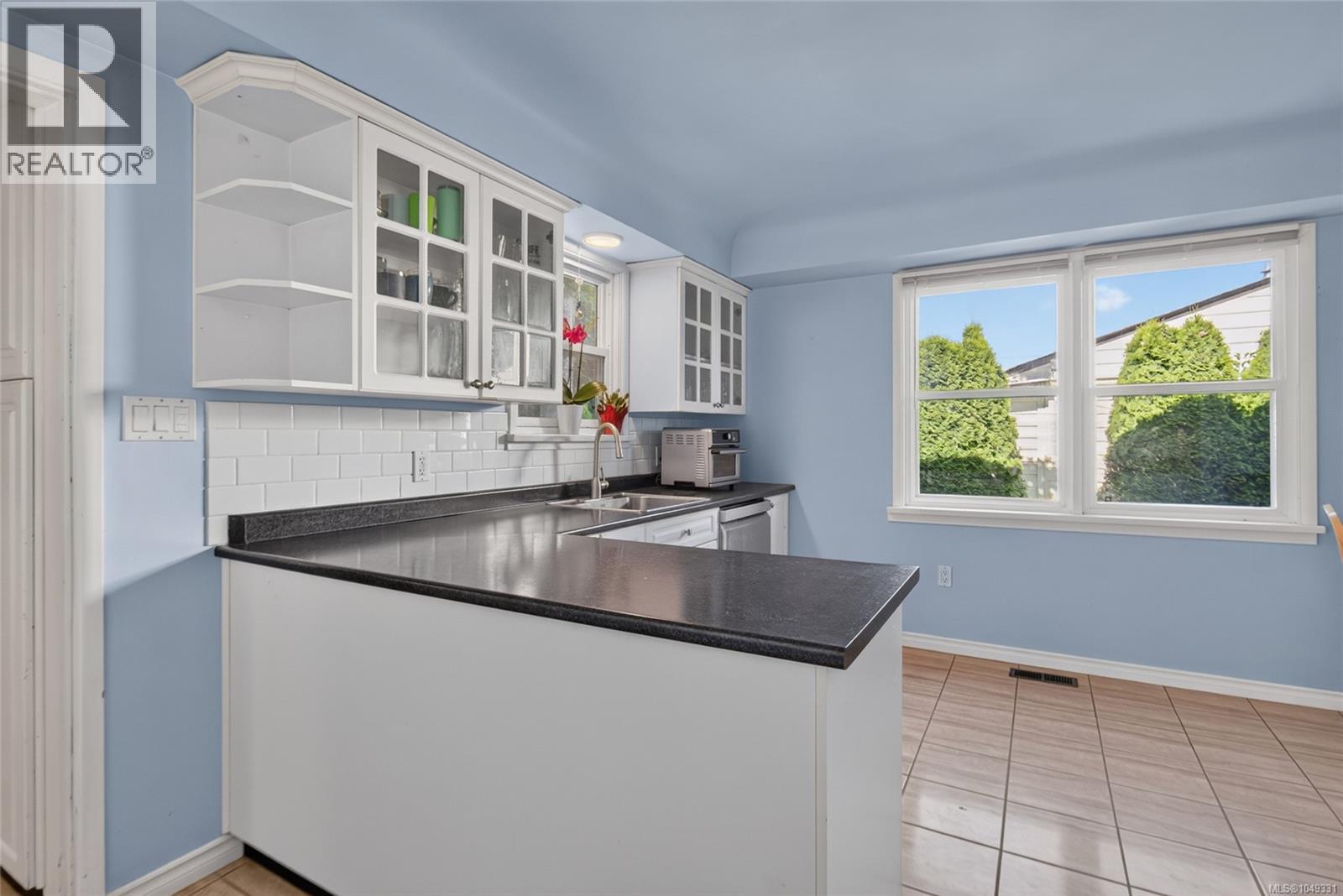 930 Wharncliffe Rd Property Photo 10