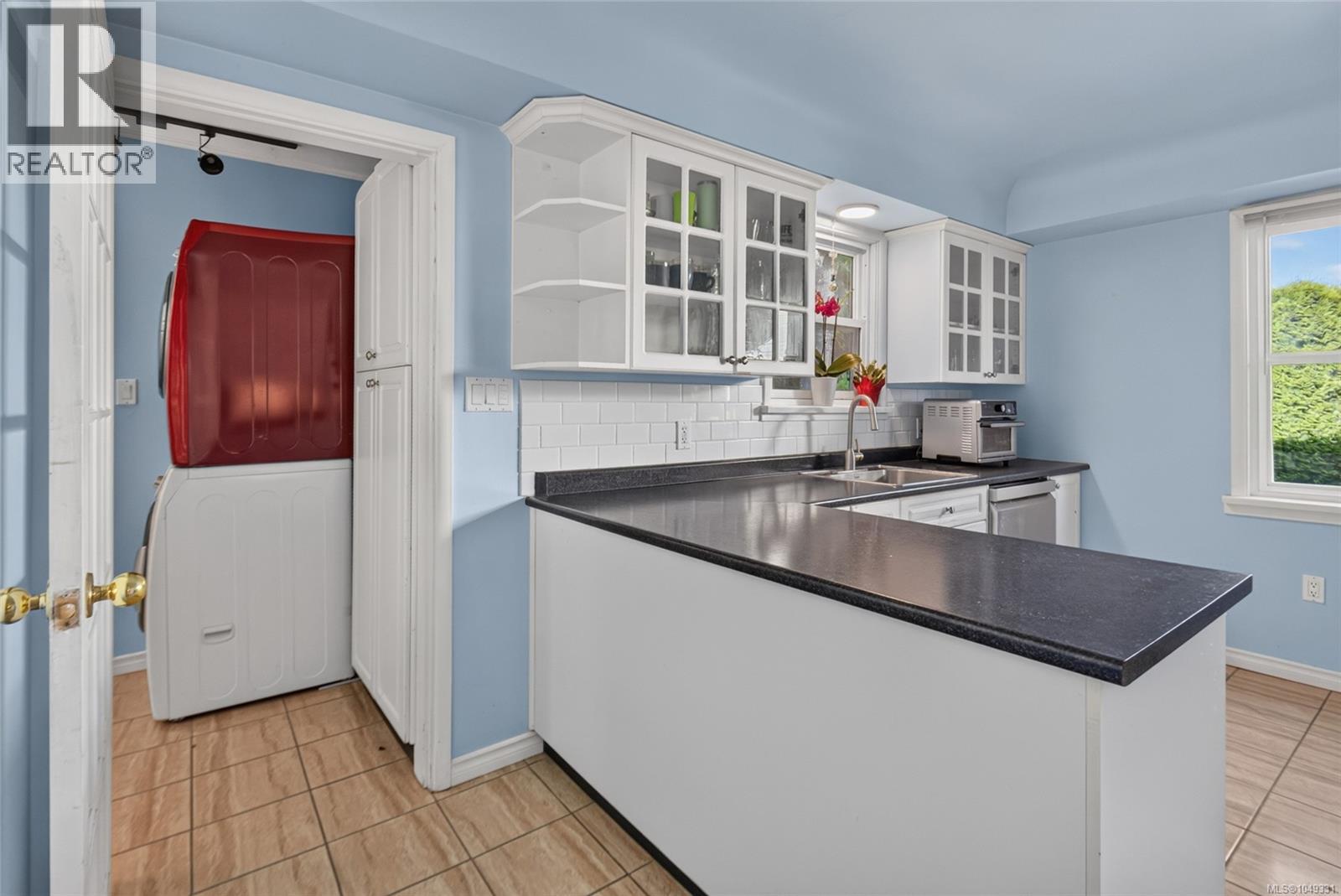 930 Wharncliffe Rd Property Photo 12