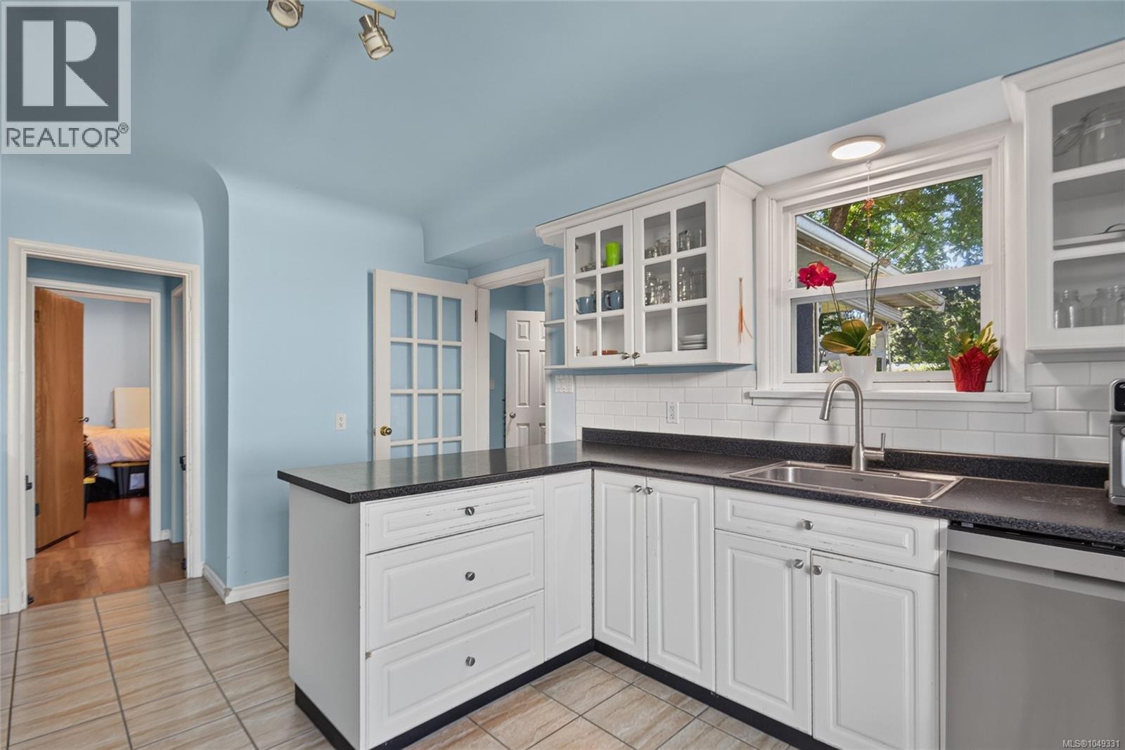 930 Wharncliffe Rd Property Photo 13