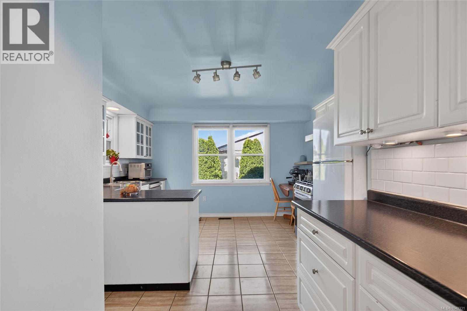 930 Wharncliffe Rd Property Photo 15