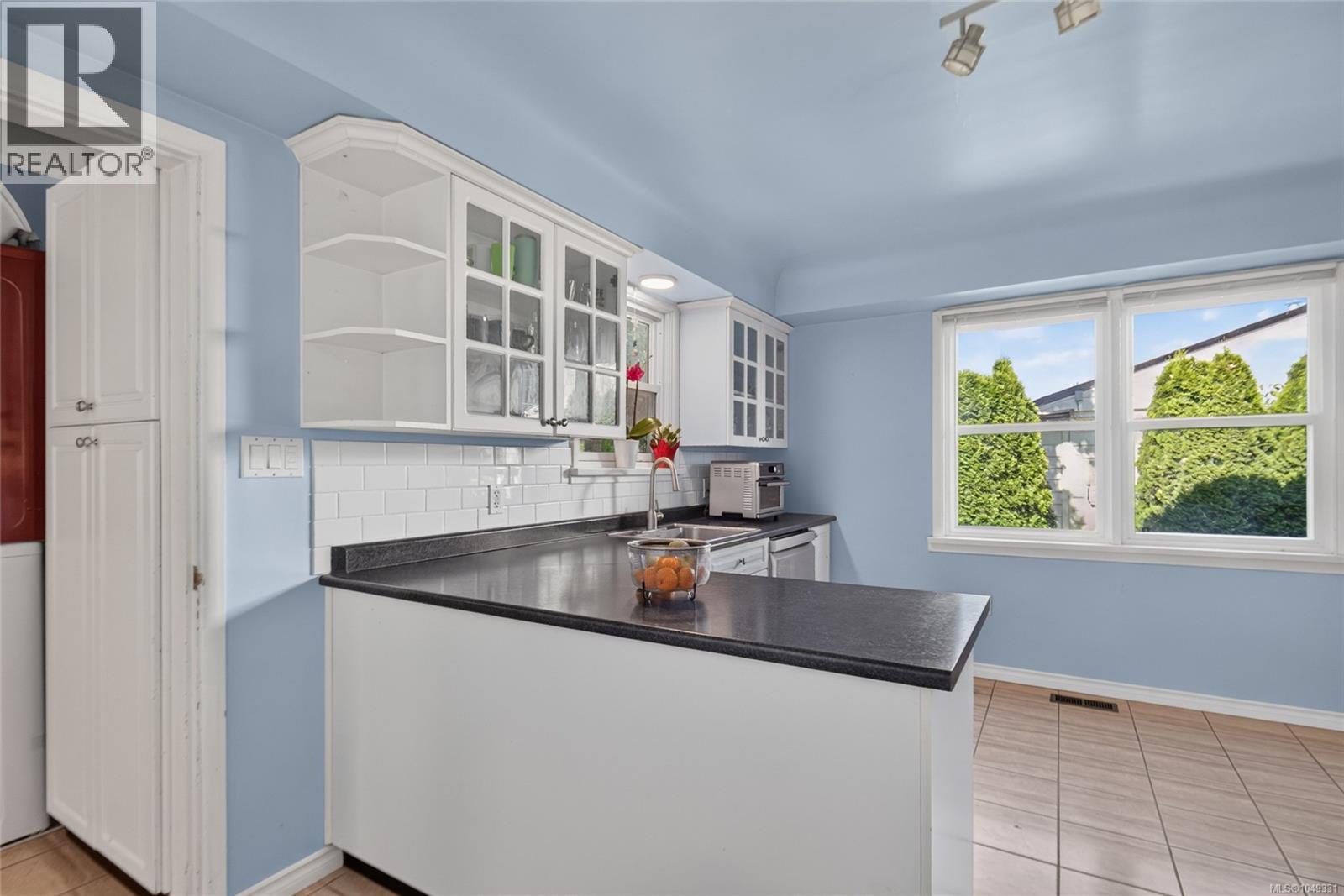 930 Wharncliffe Rd Property Photo 16
