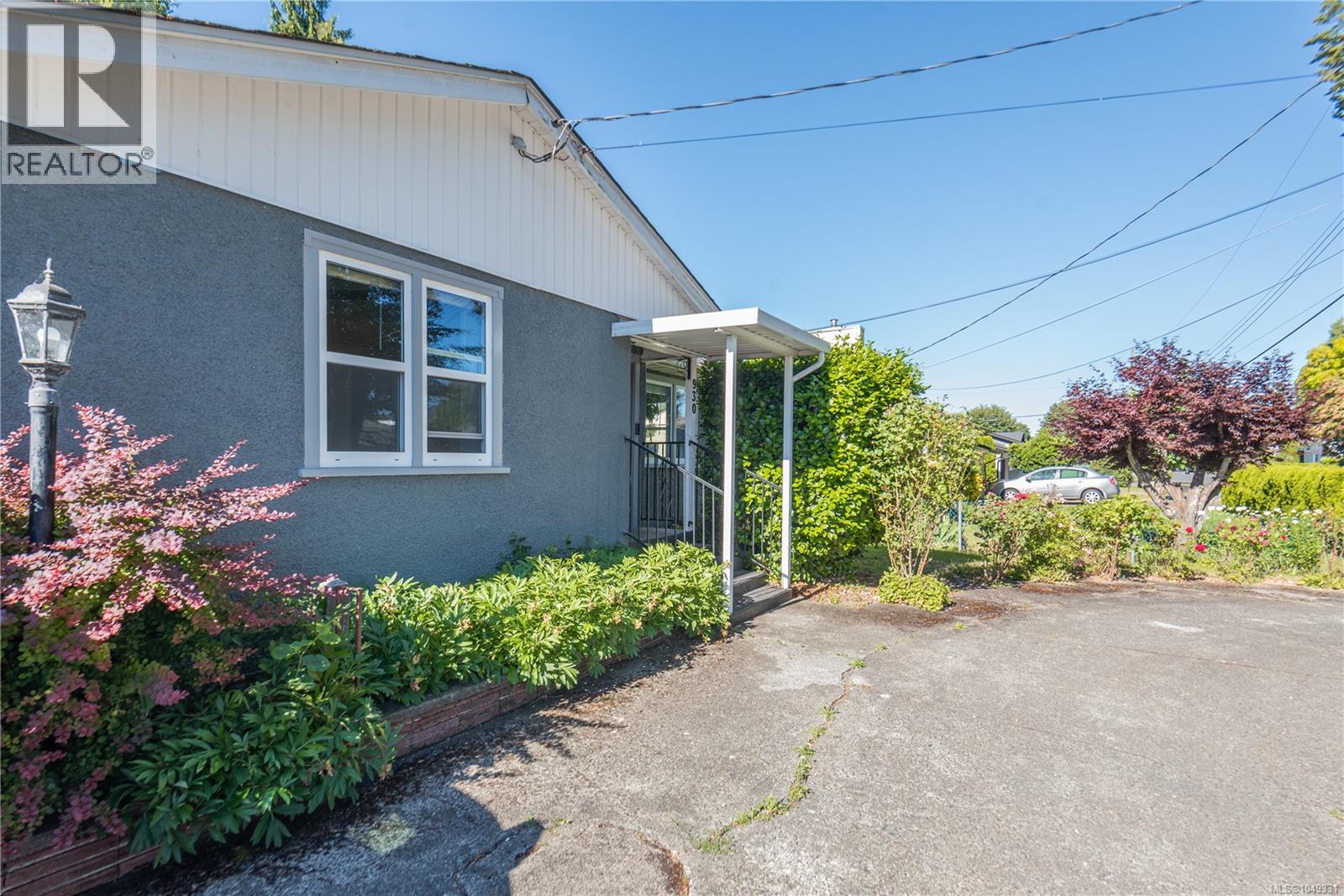 930 Wharncliffe Rd Property Photo 38