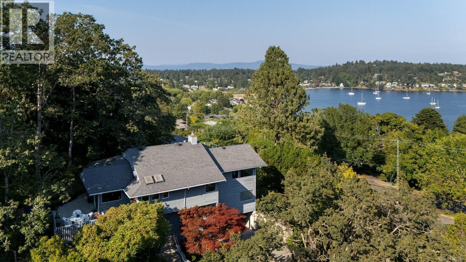 3656 Cadboro Bay Rd