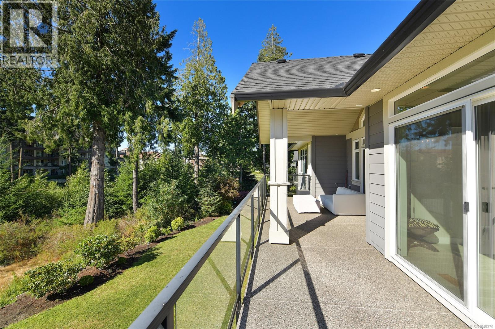 2136 Champions Way Property Photo 16