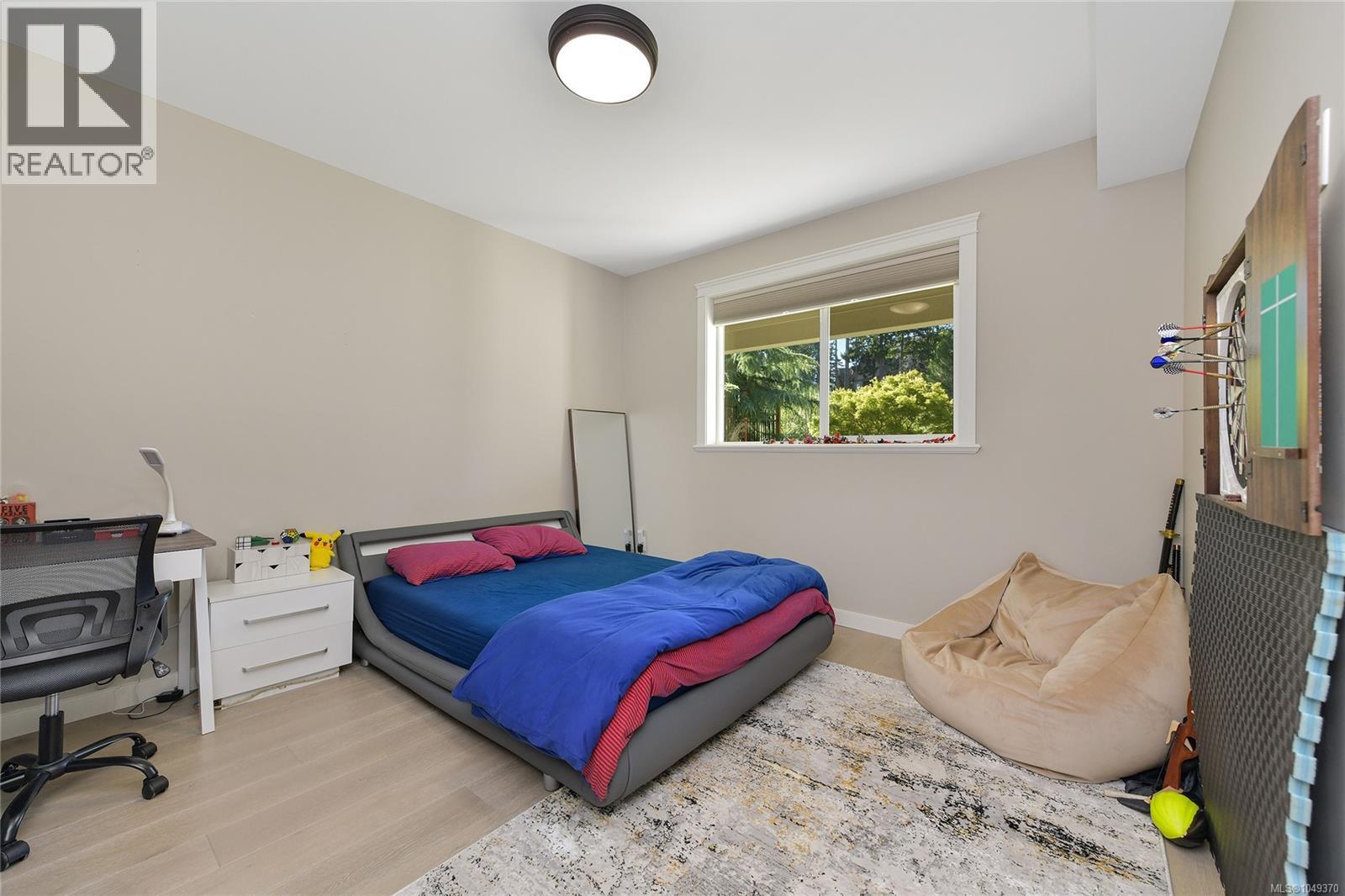 2136 Champions Way Property Photo 26