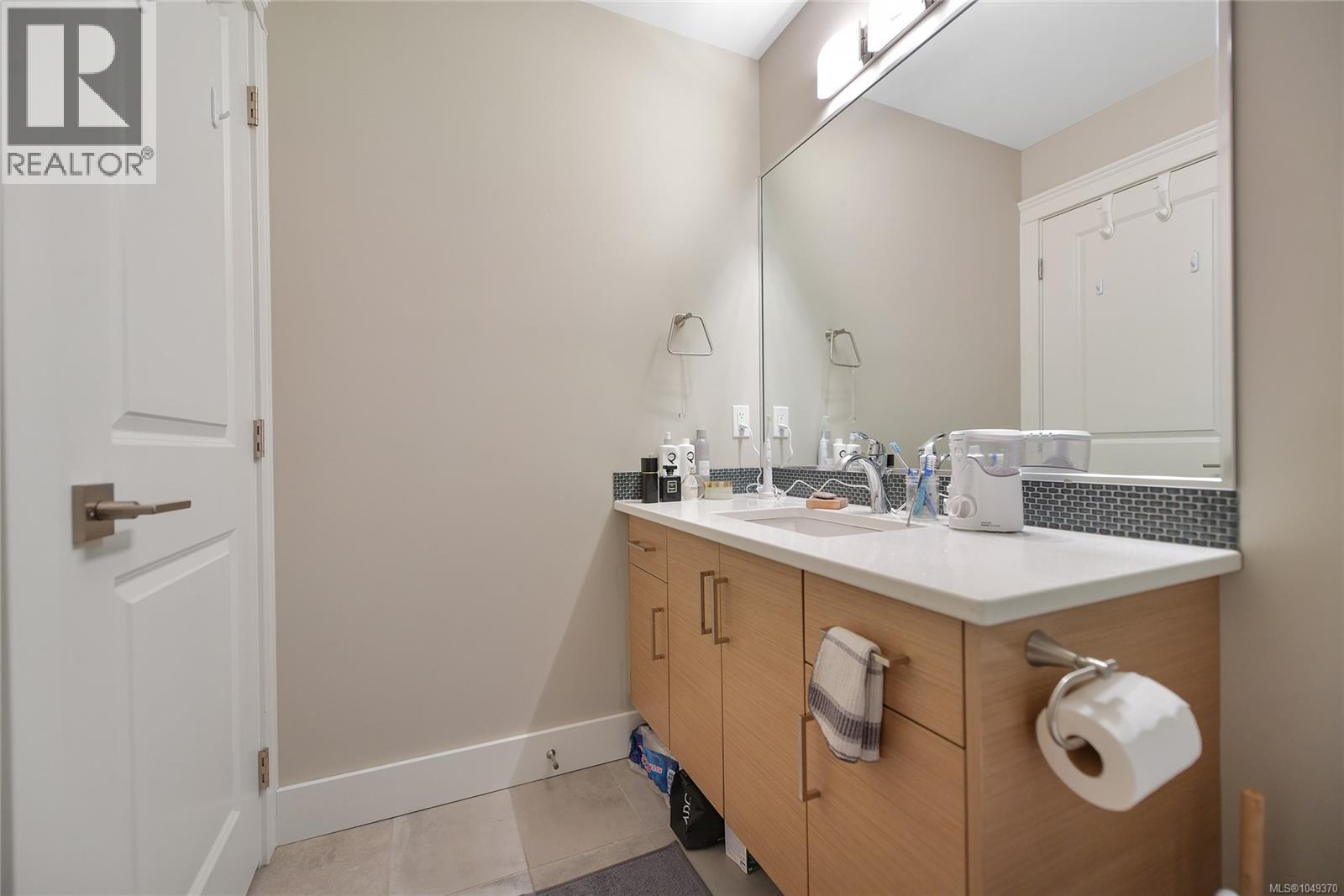 2136 Champions Way Property Photo 37