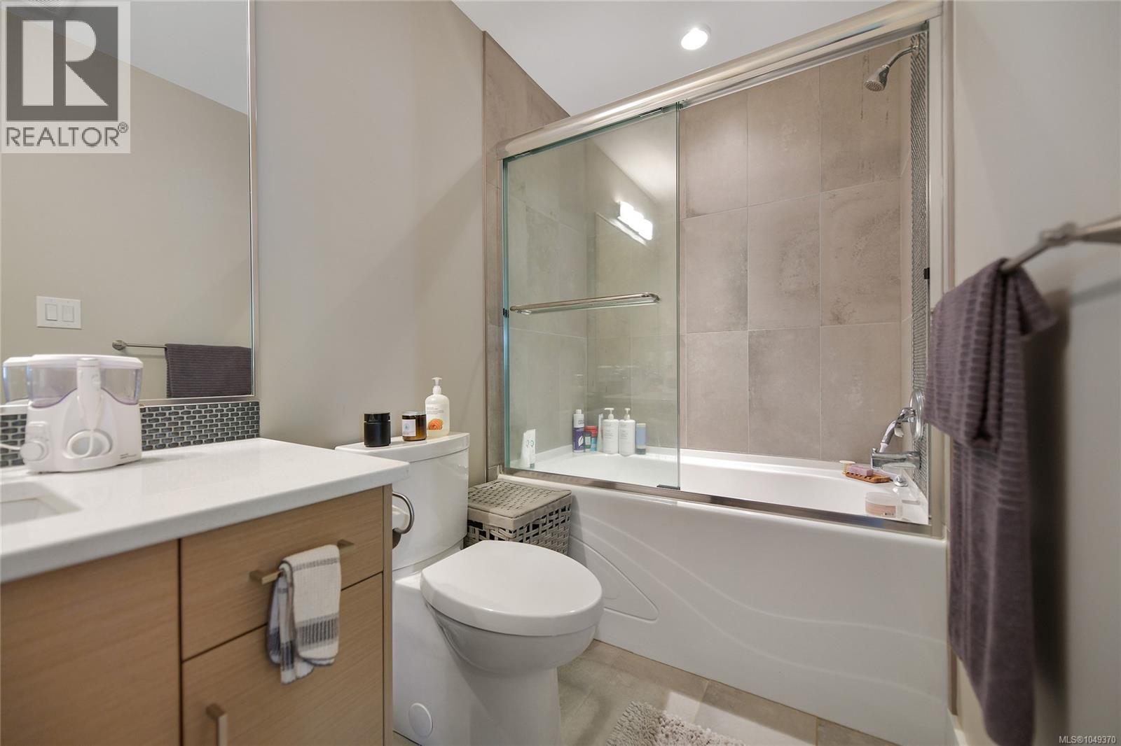 2136 Champions Way Property Photo 38