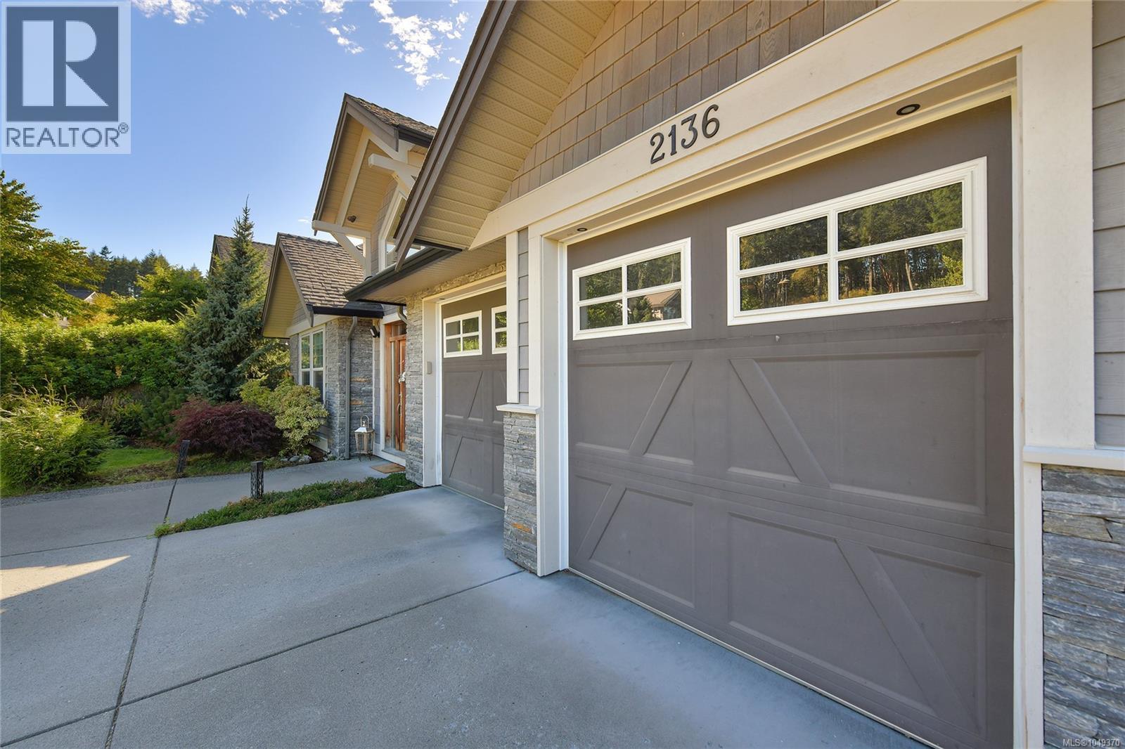 2136 Champions Way Property Photo 44