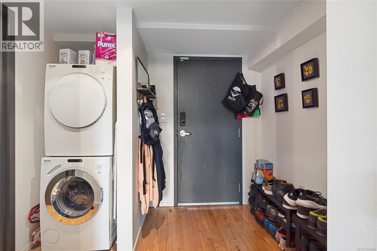 206 1030 Meares St Property Photo 12