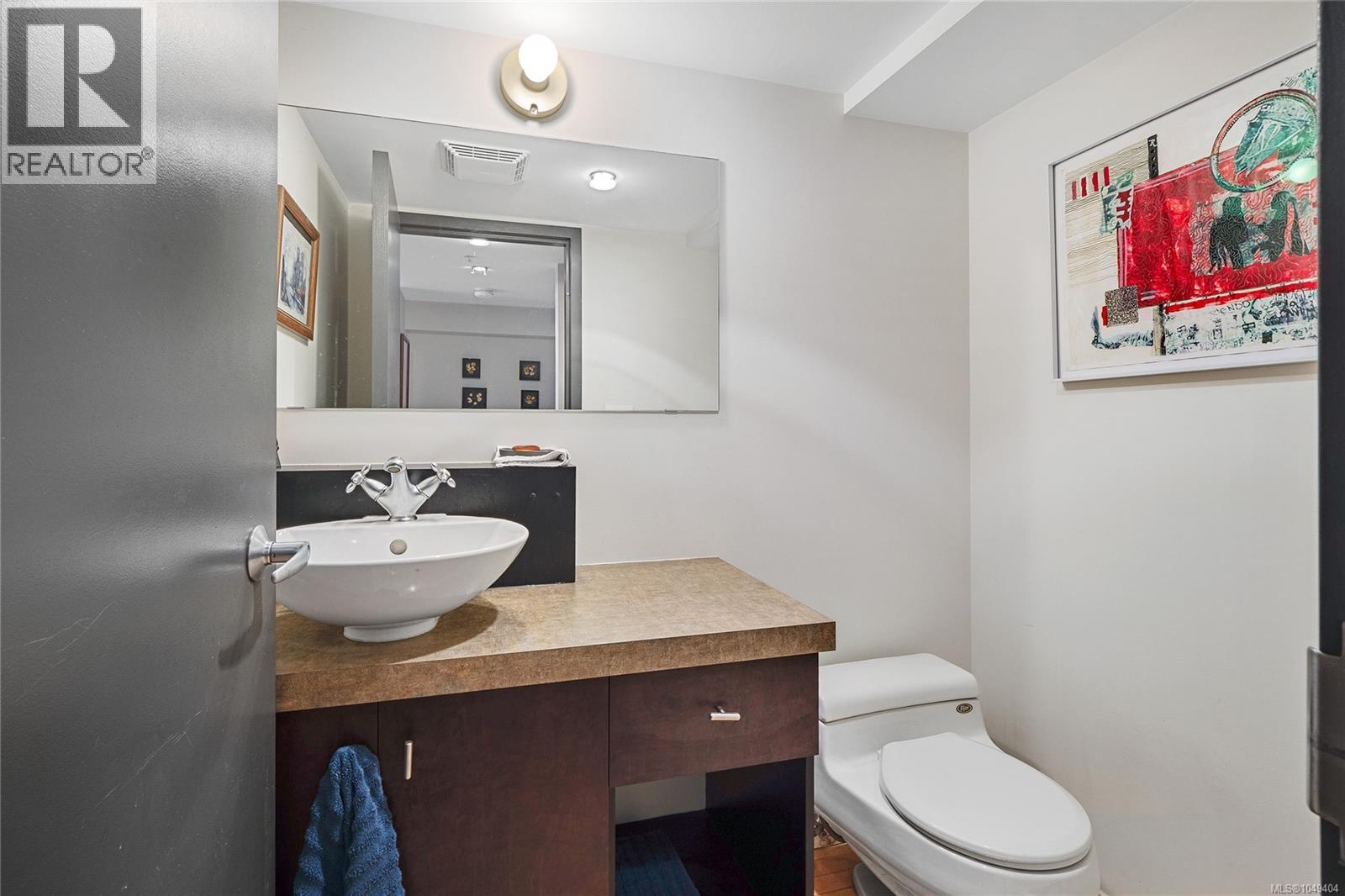 206 1030 Meares St Property Photo 14