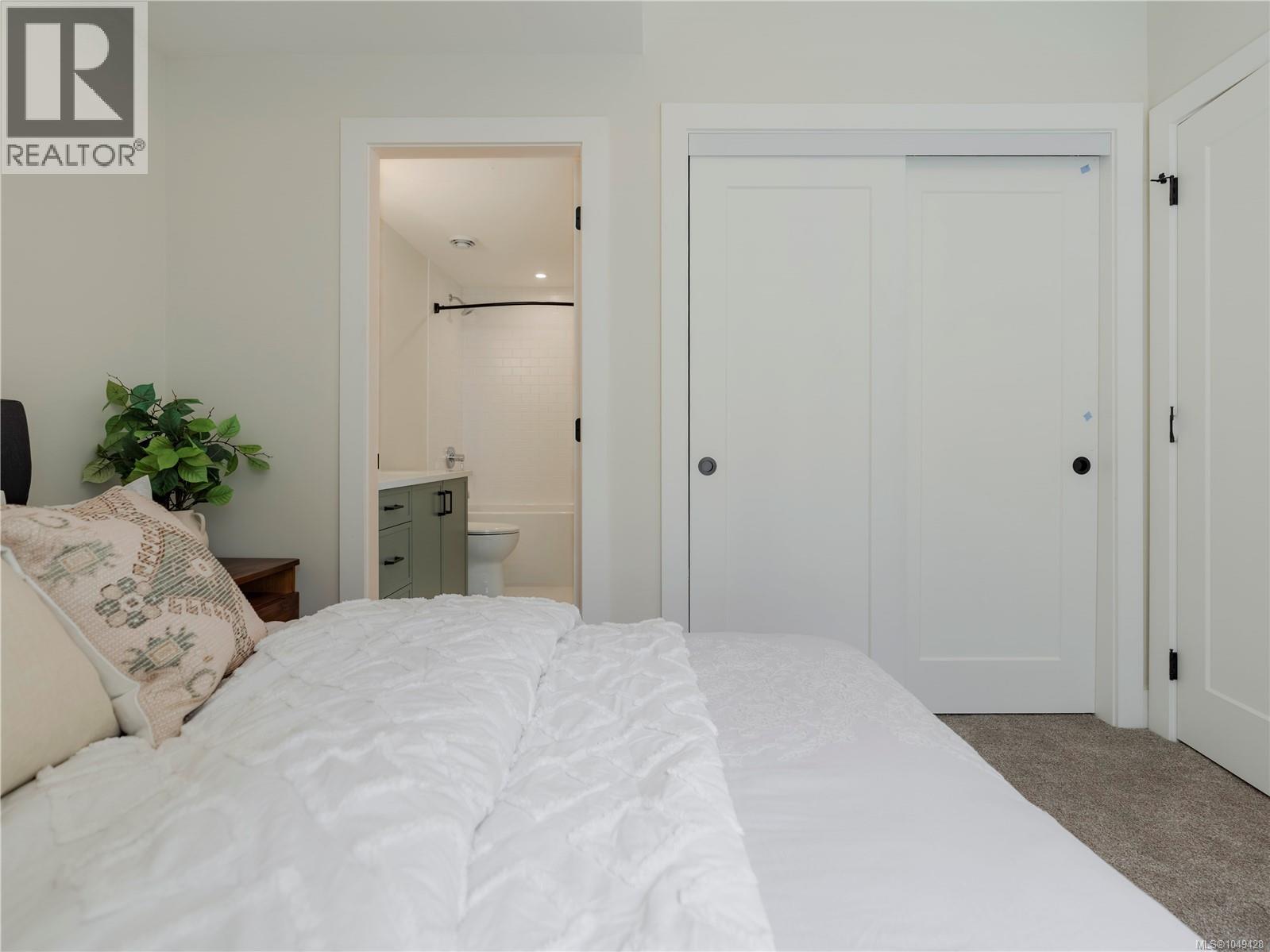 4 1830 Allenby St Property Photo 9
