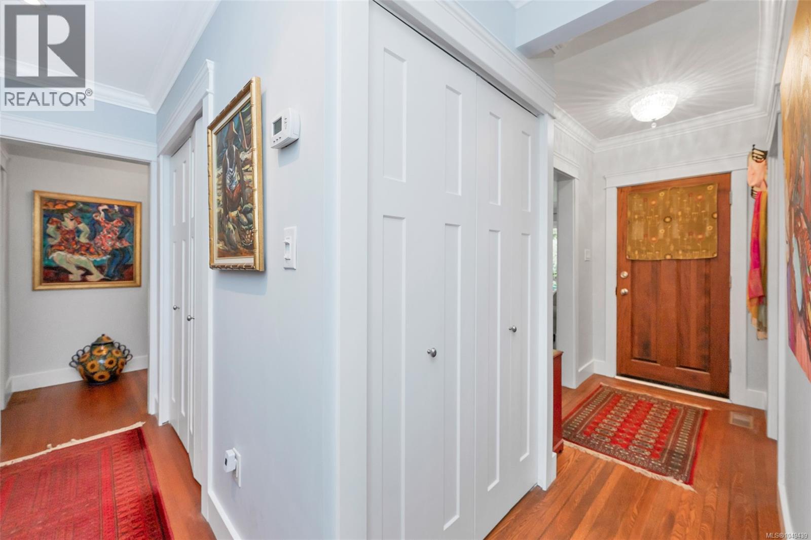868 Hampshire Rd Property Photo 6