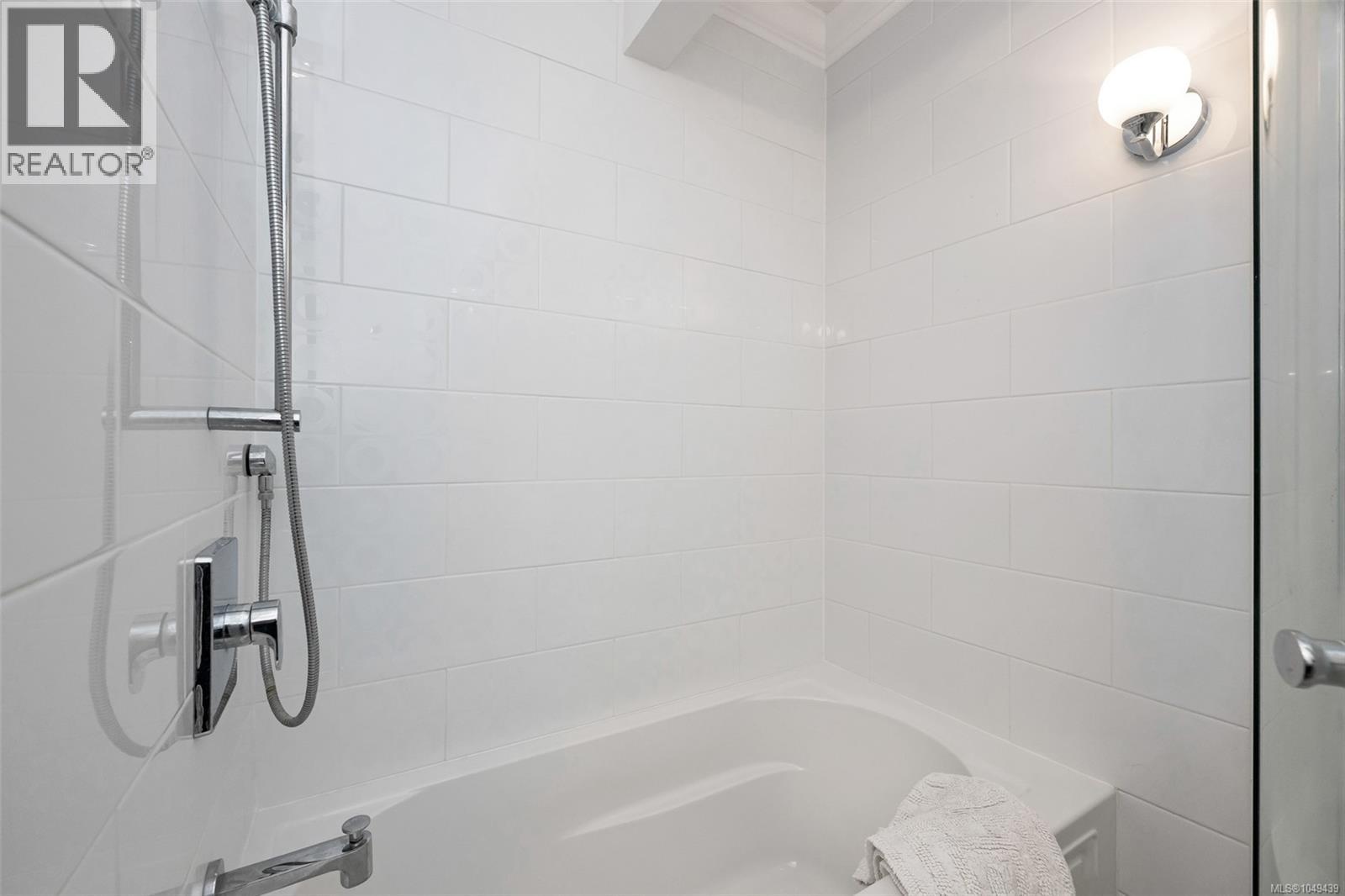 868 Hampshire Rd Property Photo 31