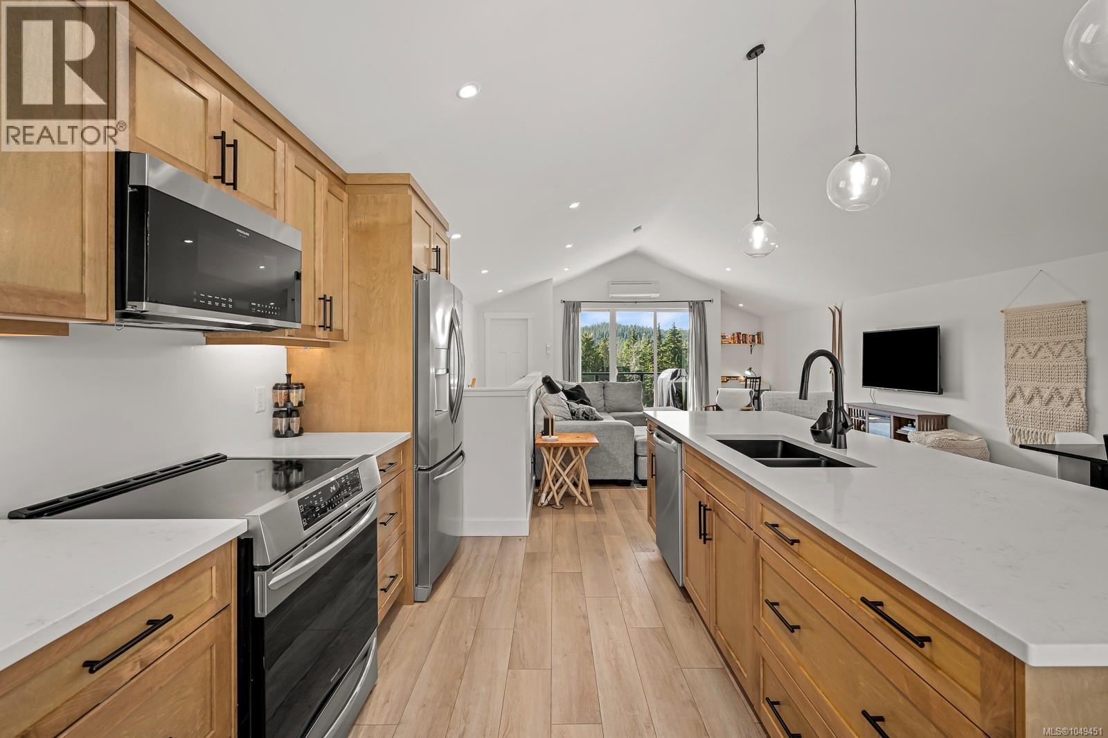 425 Arrowsmith Ridge Property Photo 2