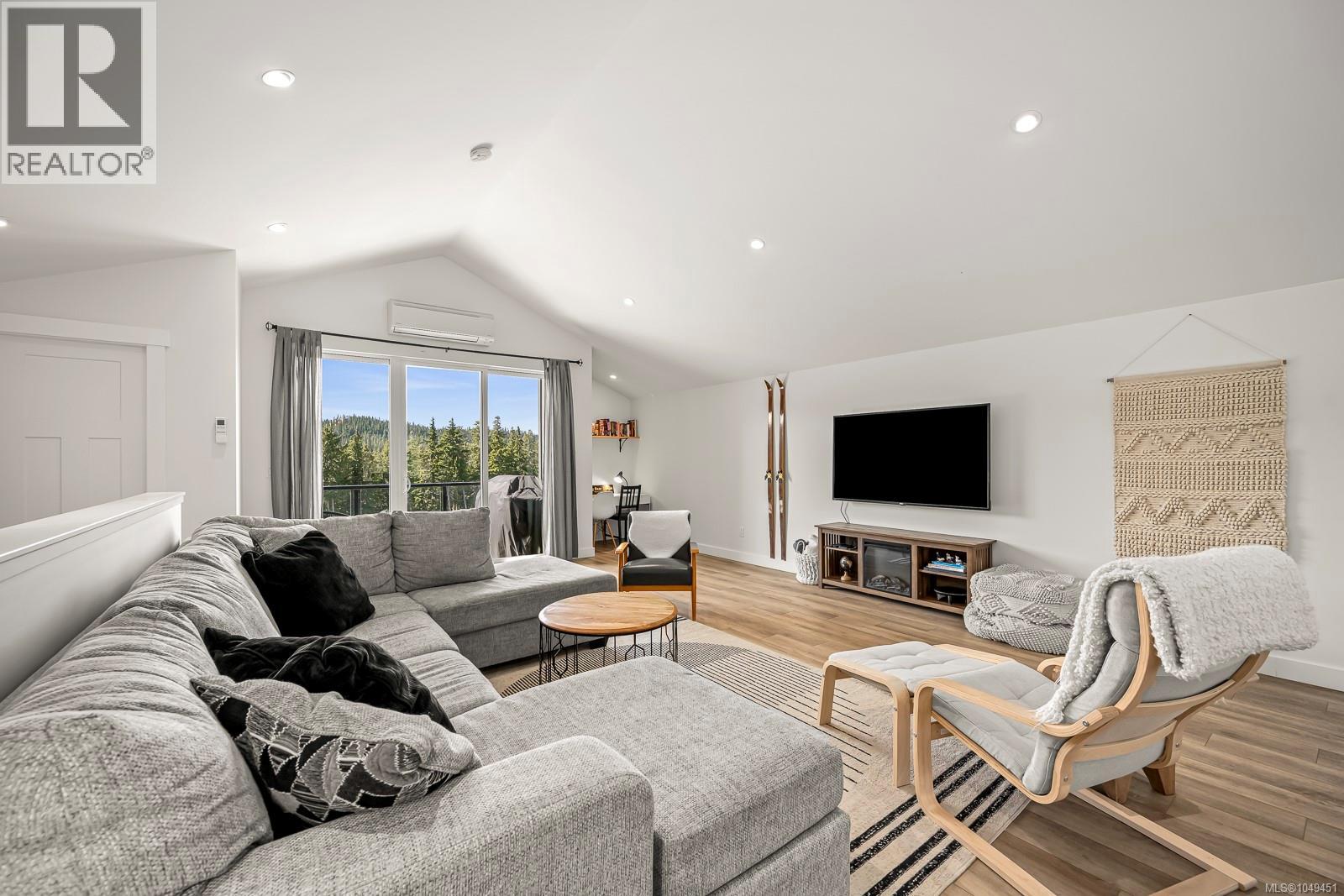 425 Arrowsmith Ridge Property Photo 4