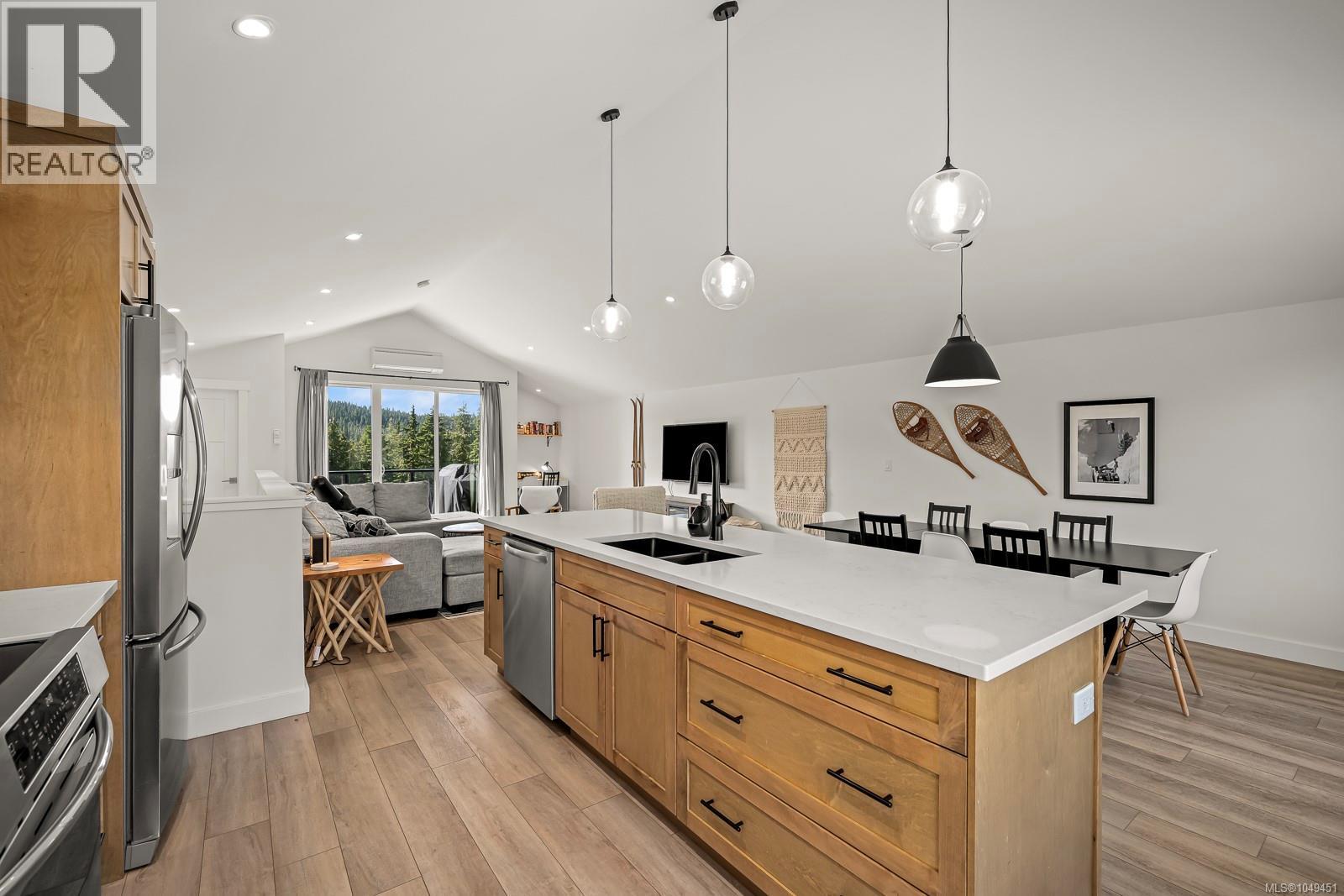 425 Arrowsmith Ridge Property Photo 18