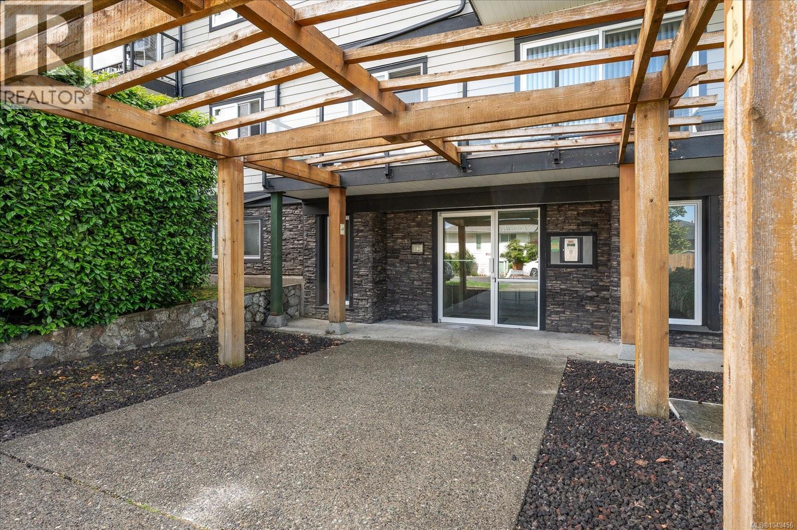 112 218 Bayview Ave Property Photo 2