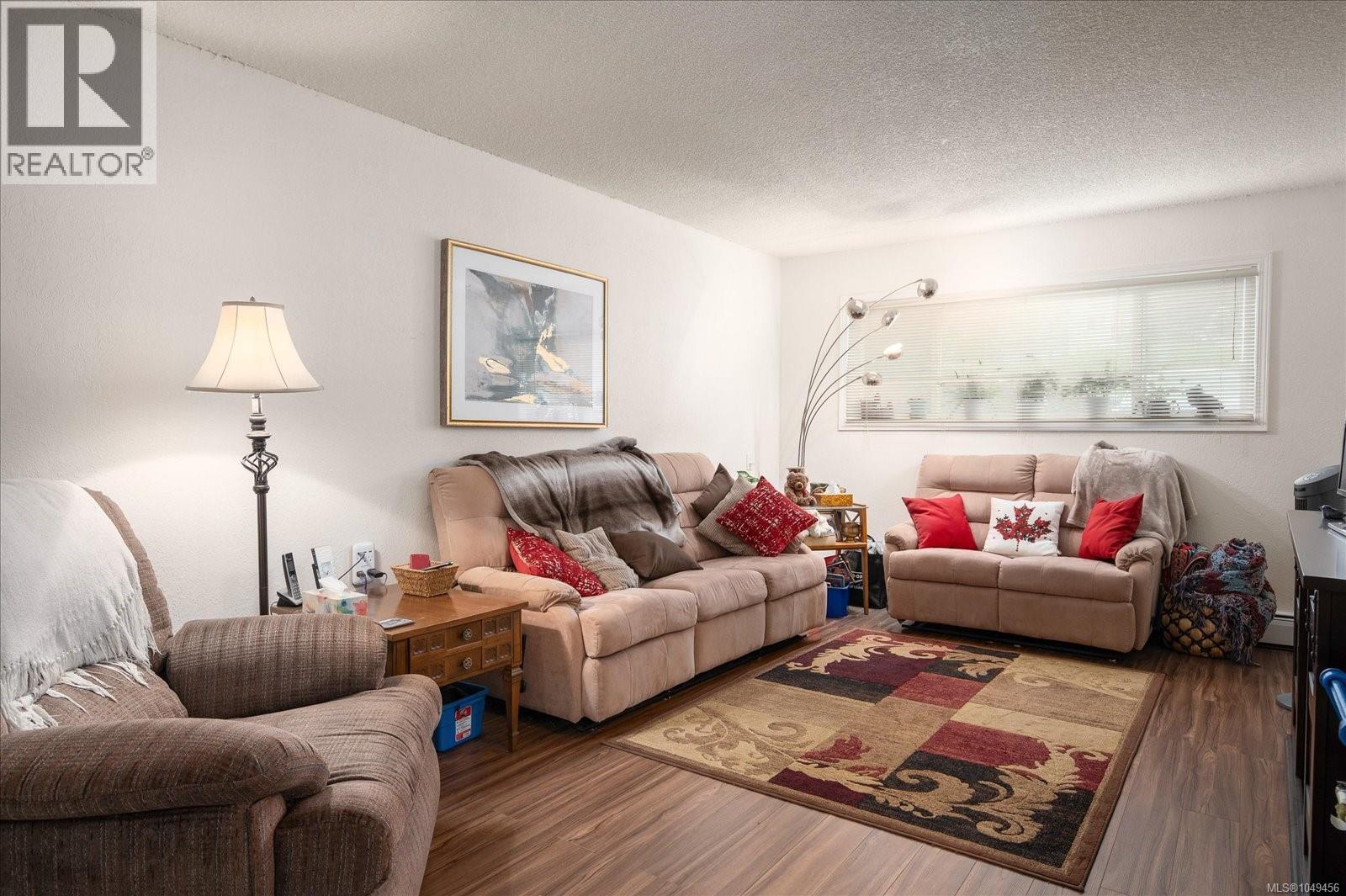 112 218 Bayview Ave Property Photo 3