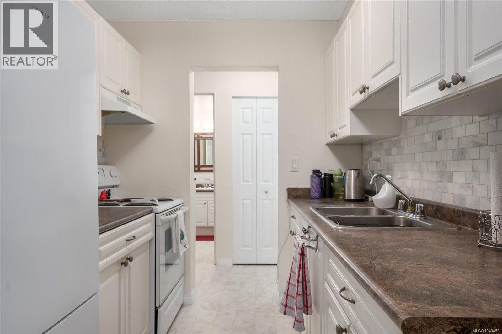 112 218 Bayview Ave Property Photo 6