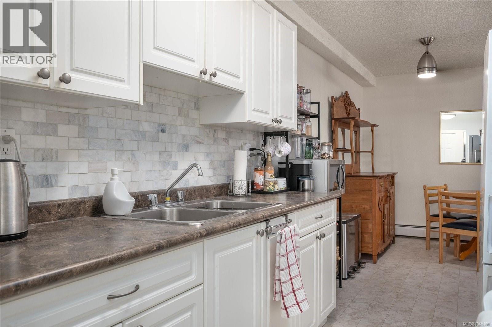112 218 Bayview Ave Property Photo 7
