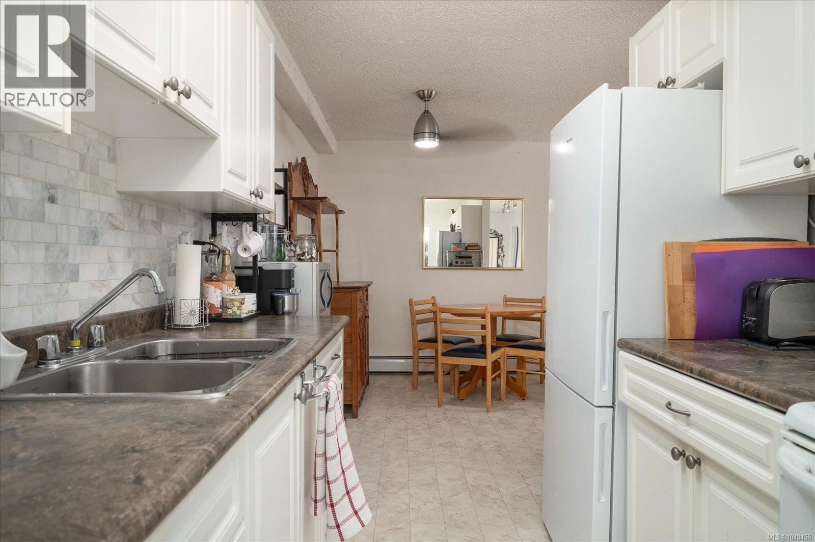 112 218 Bayview Ave Property Photo 15