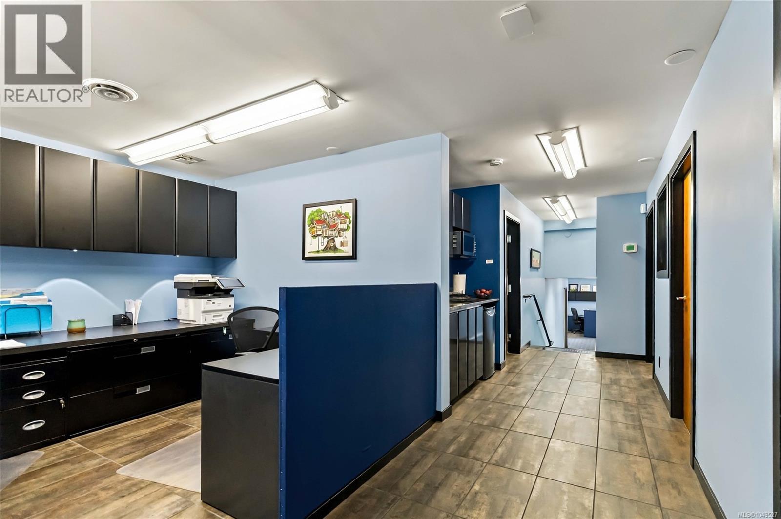 120 4252 Commerce Cir Property Photo 4