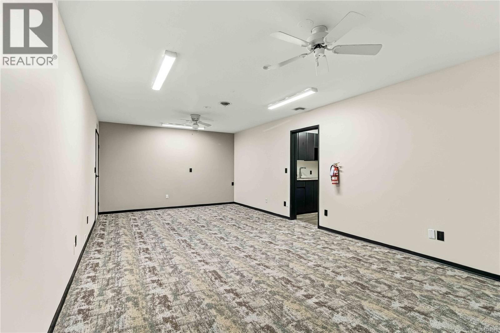 200 4252 Commerce Cir Property Photo 6