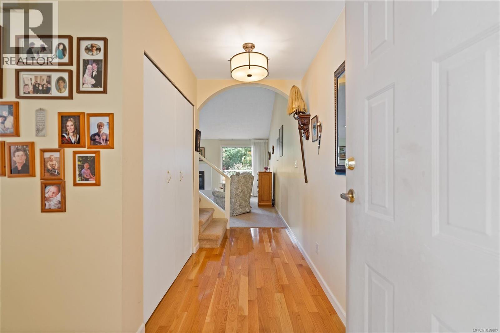 3 4701 Lochside Dr Property Photo 10