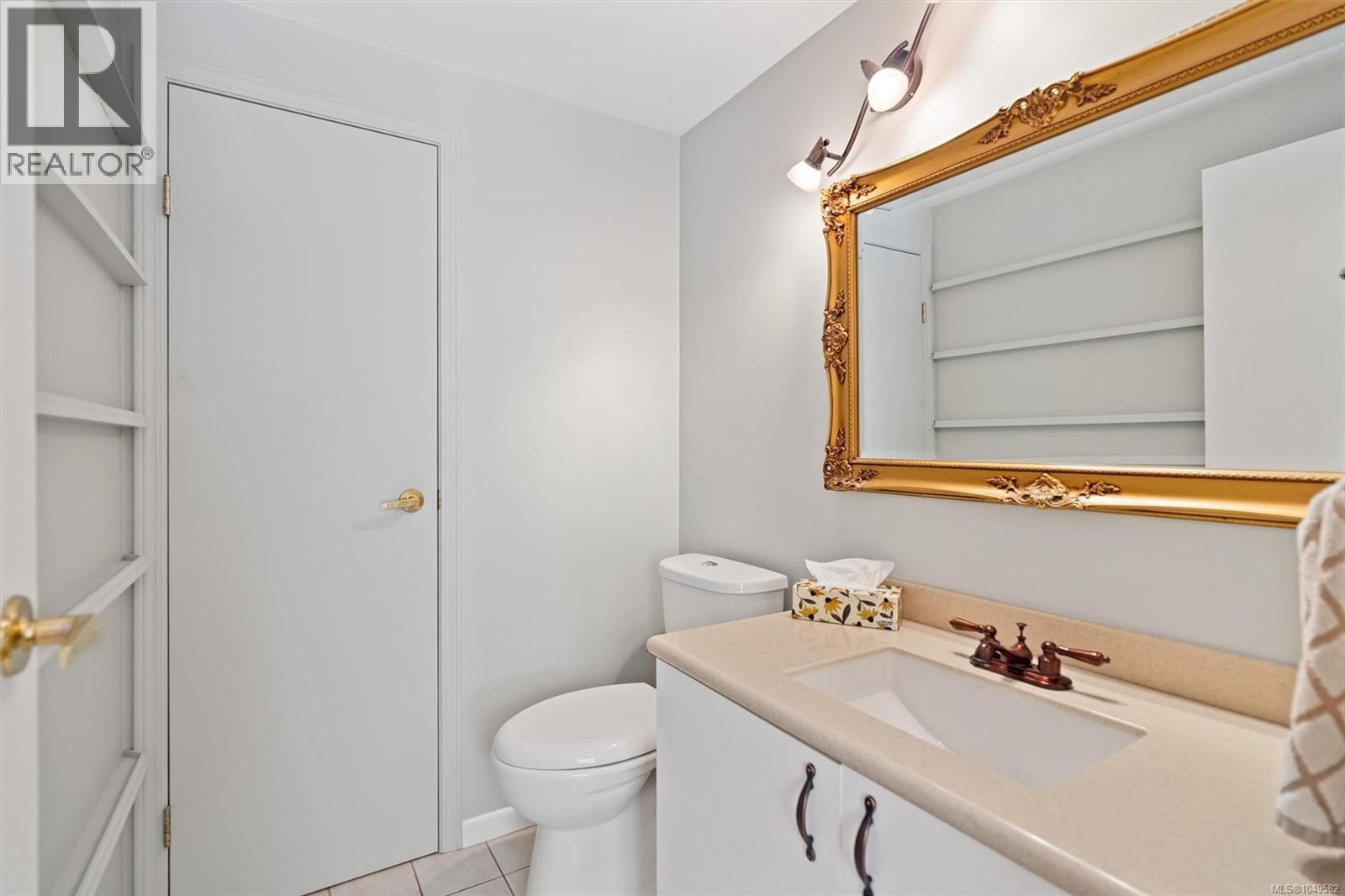 3 4701 Lochside Dr Property Photo 21