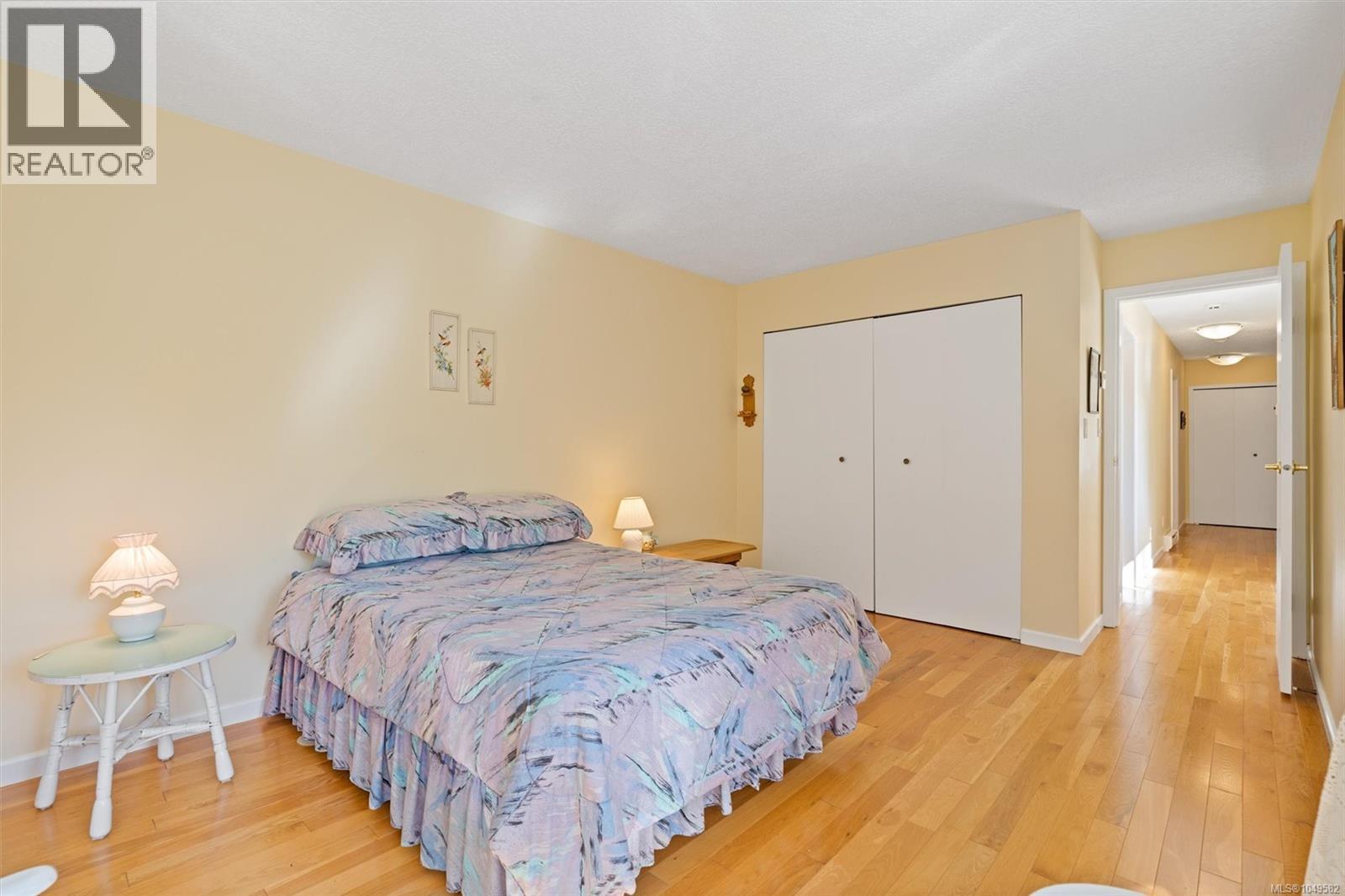 3 4701 Lochside Dr Property Photo 43