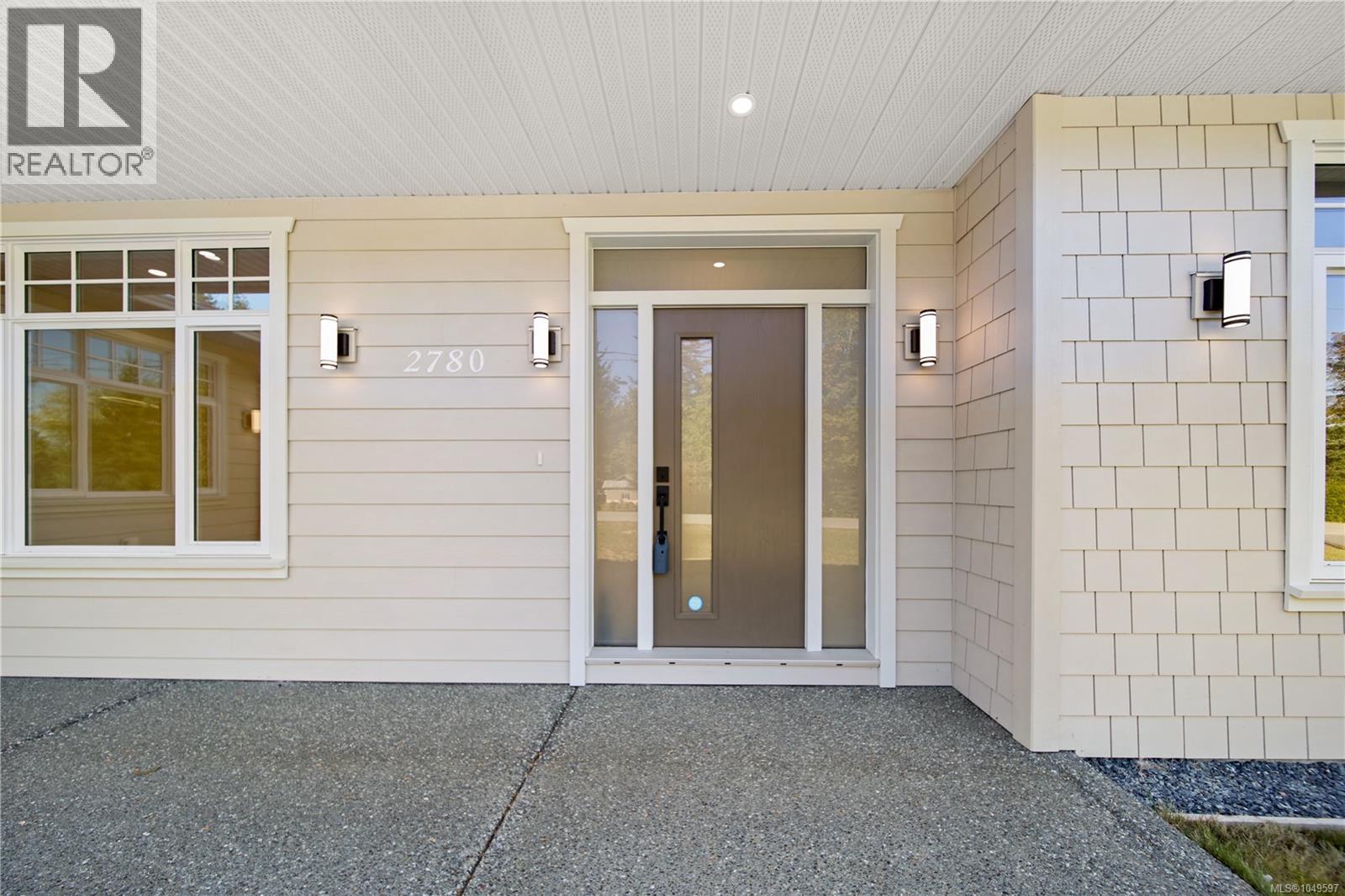 2780 Burde St Property Photo 9