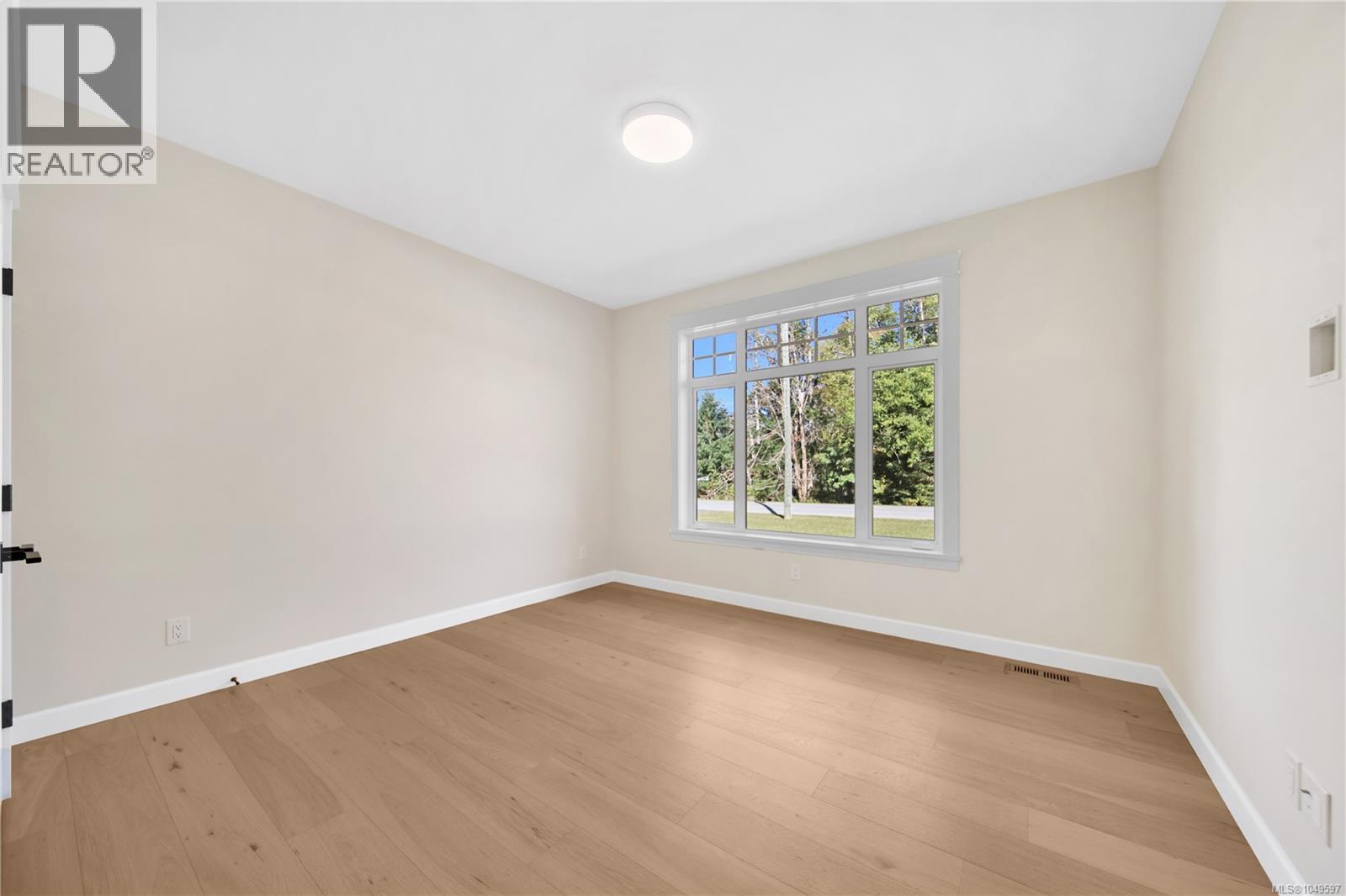 2780 Burde St Property Photo 42