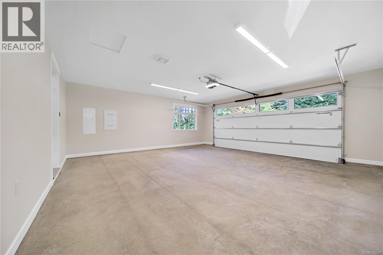 2780 Burde St Property Photo 45