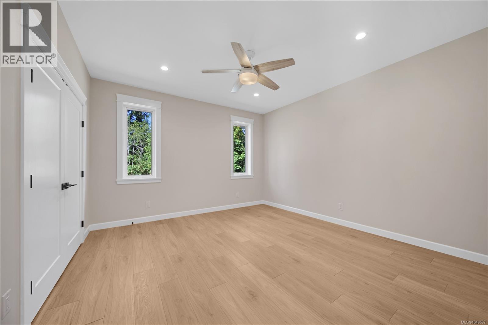 2780 Burde St Property Photo 54