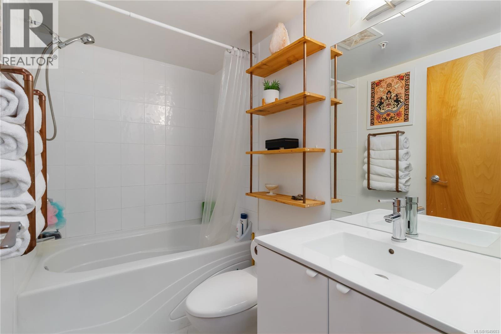 301 932 Johnson St Property Photo 17