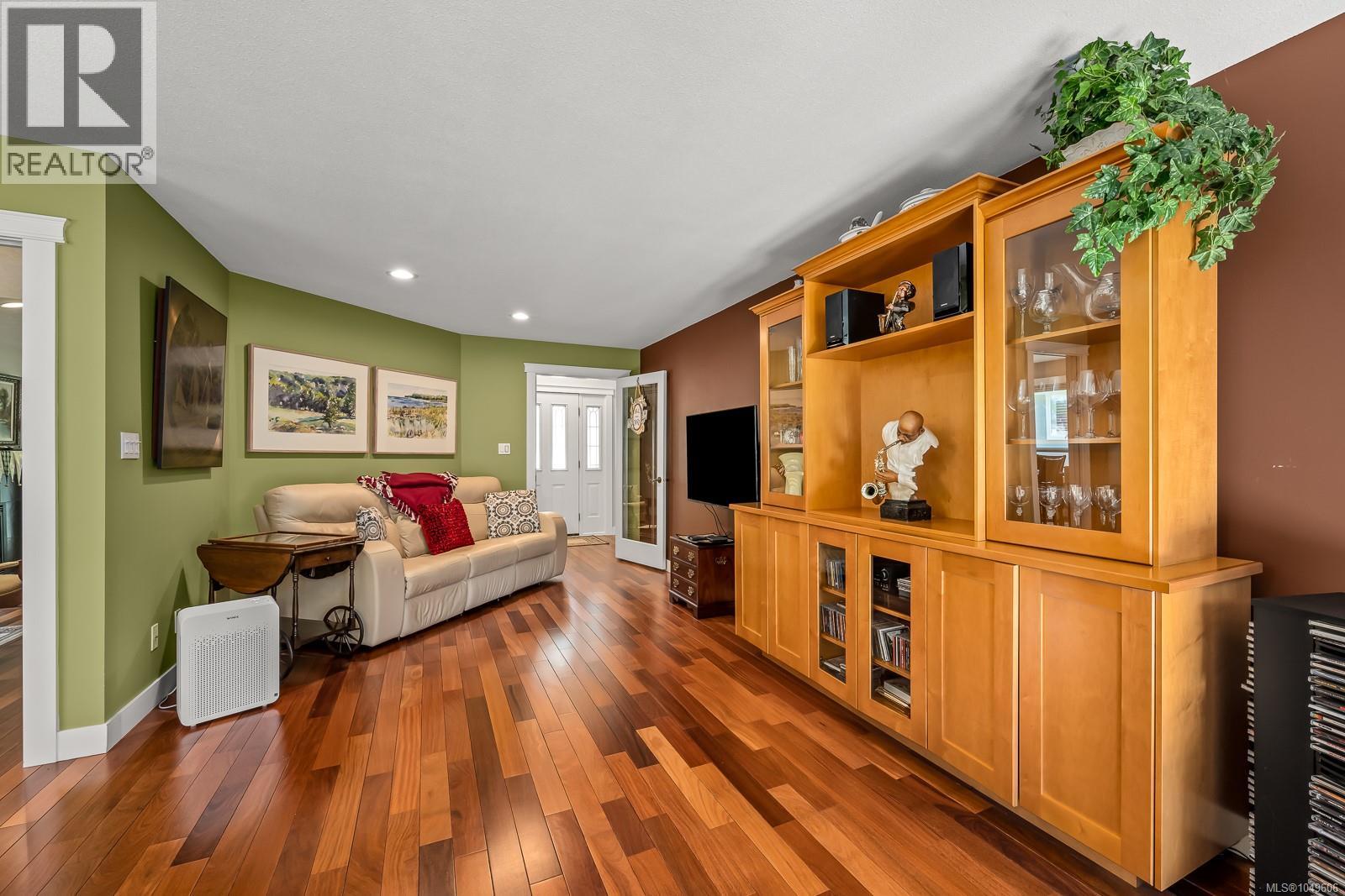 920 Eastwicke Cres Property Photo 14
