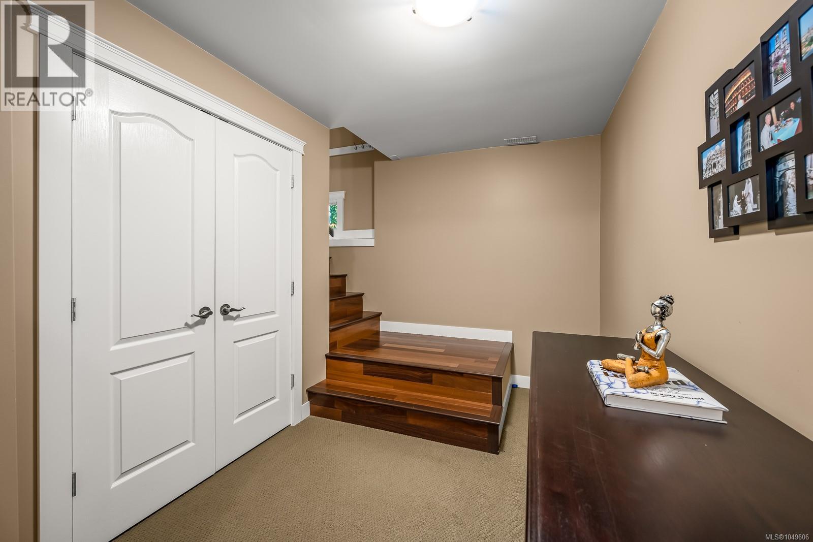 920 Eastwicke Cres Property Photo 34