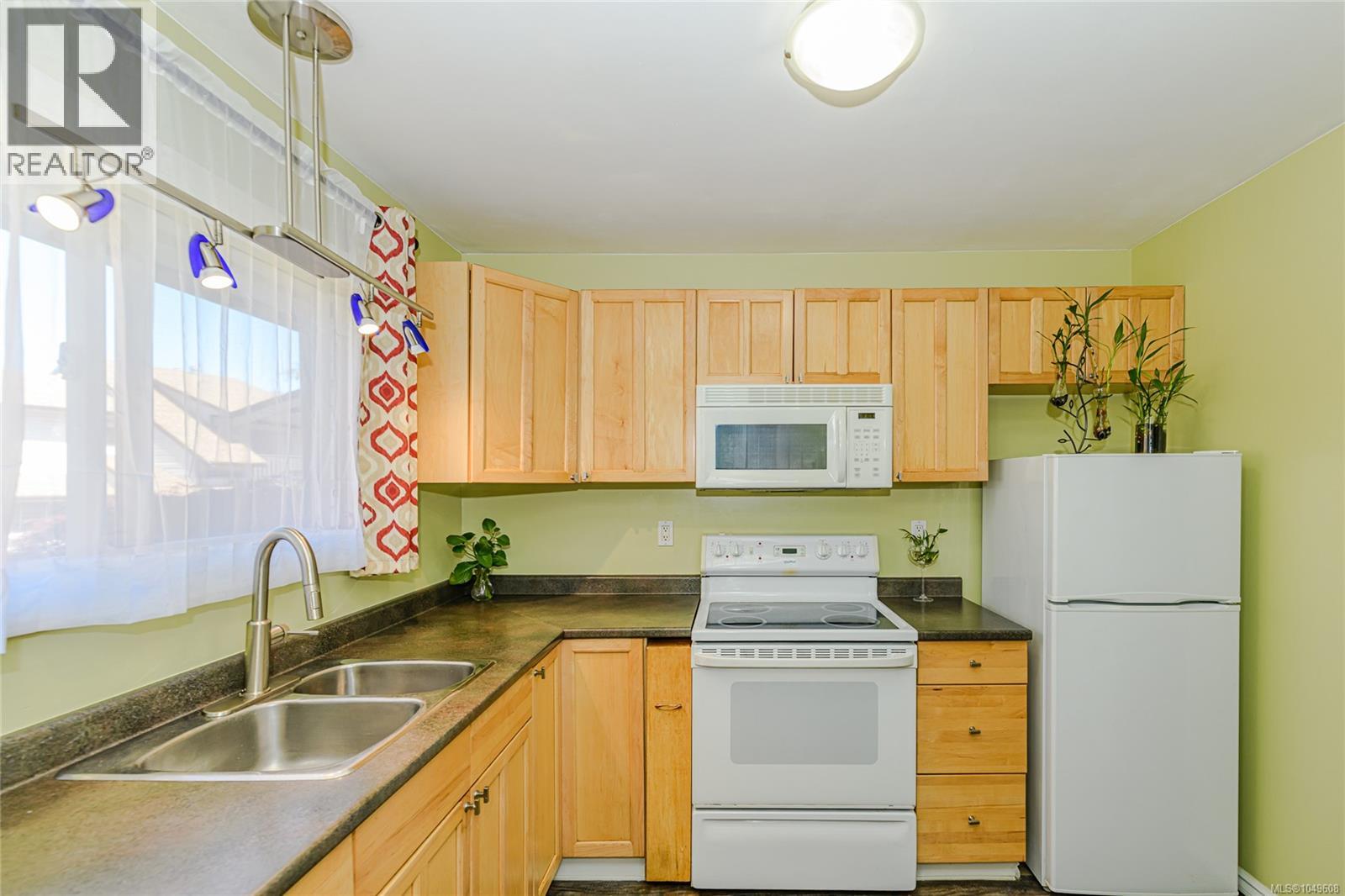 5 1506 Admirals Rd Property Photo 5