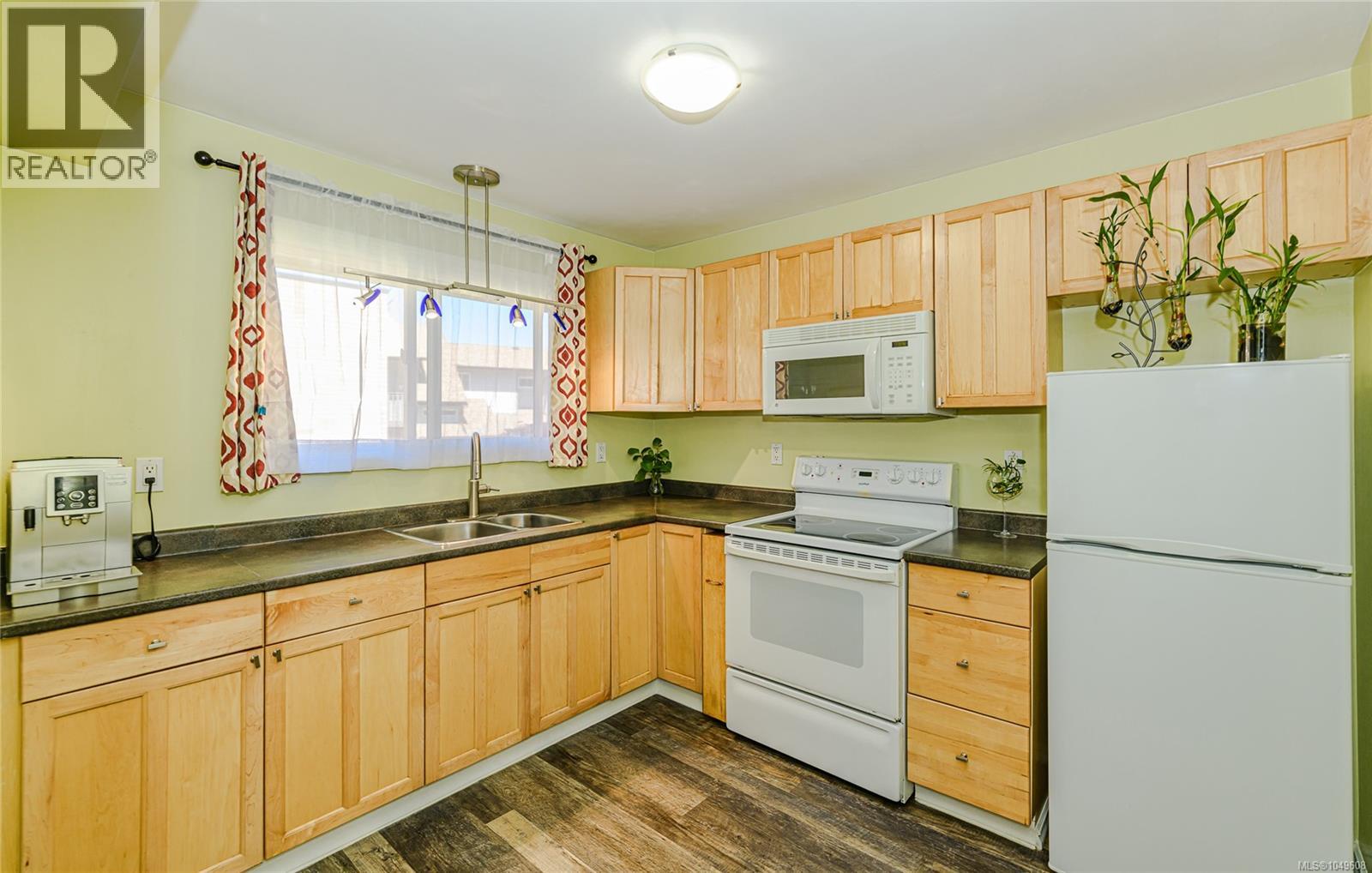 5 1506 Admirals Rd Property Photo 6