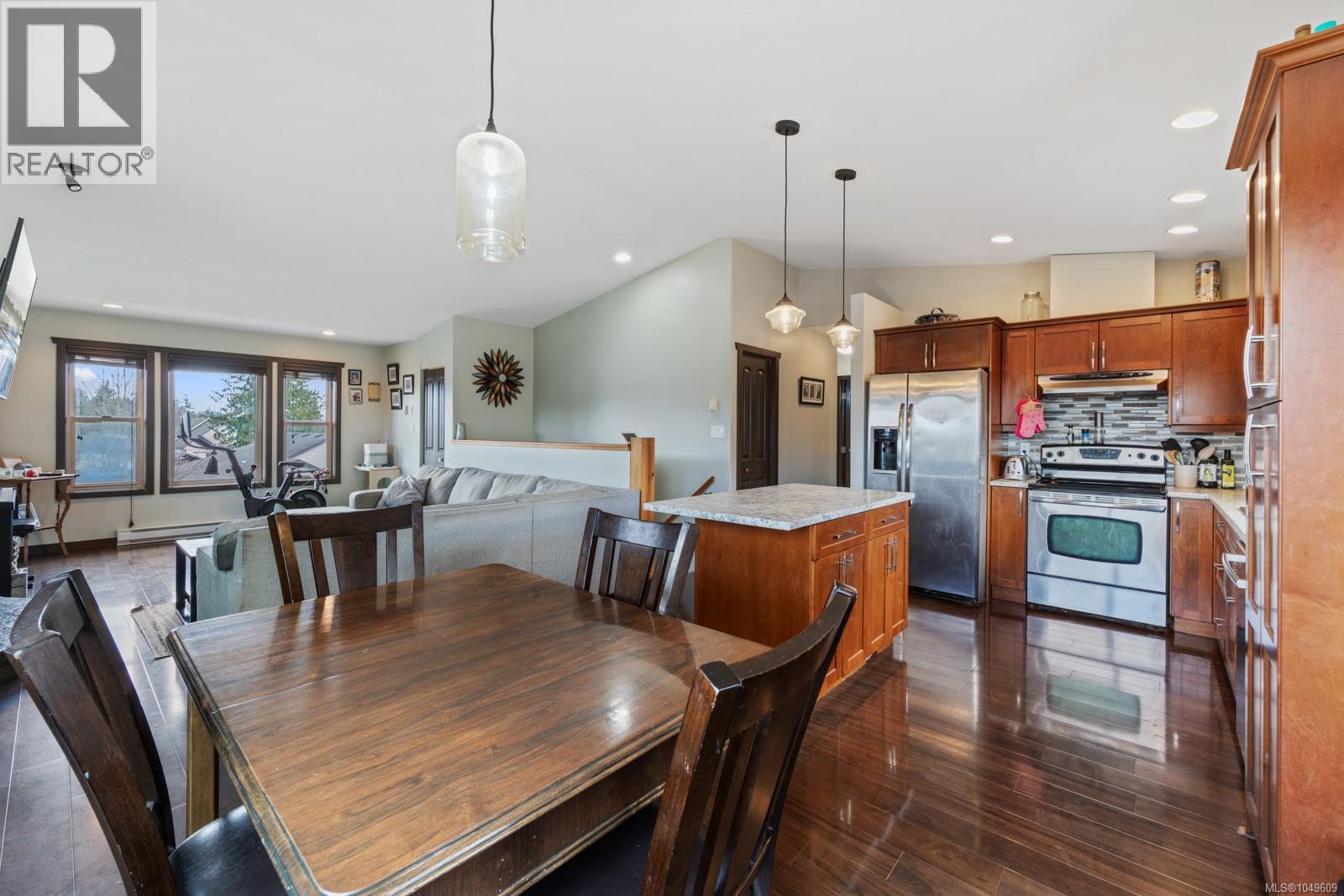 2735 Rydal Ave Property Photo 3