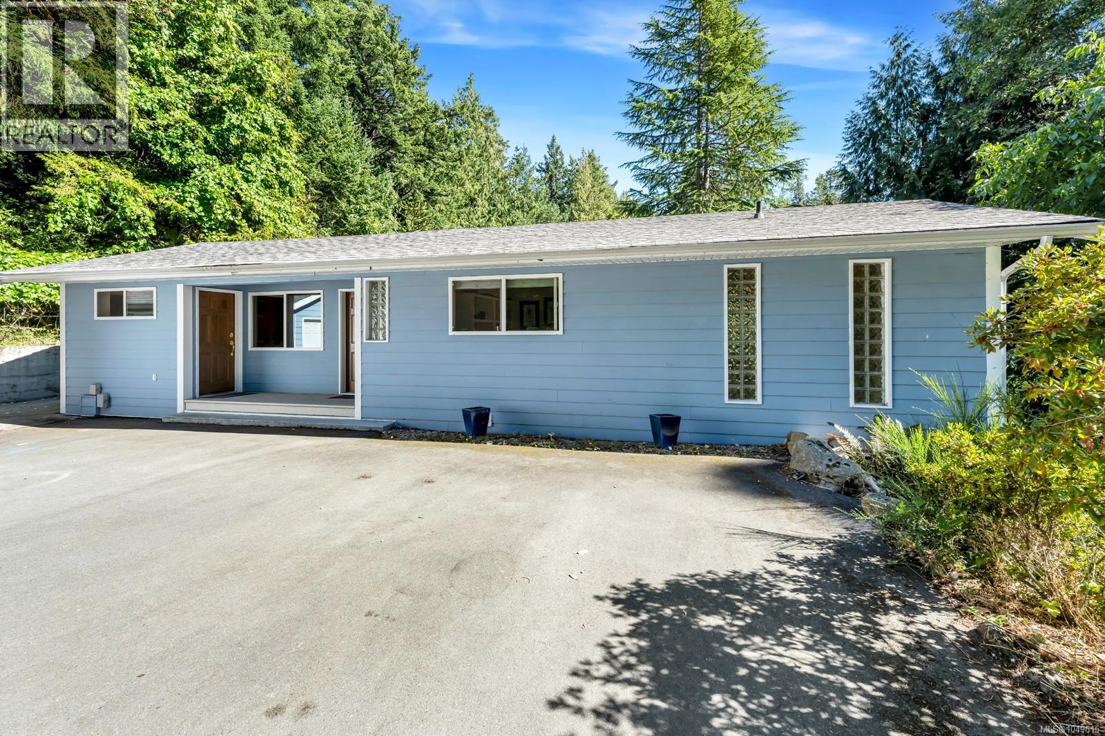 836 Walfred Rd Property Photo 3