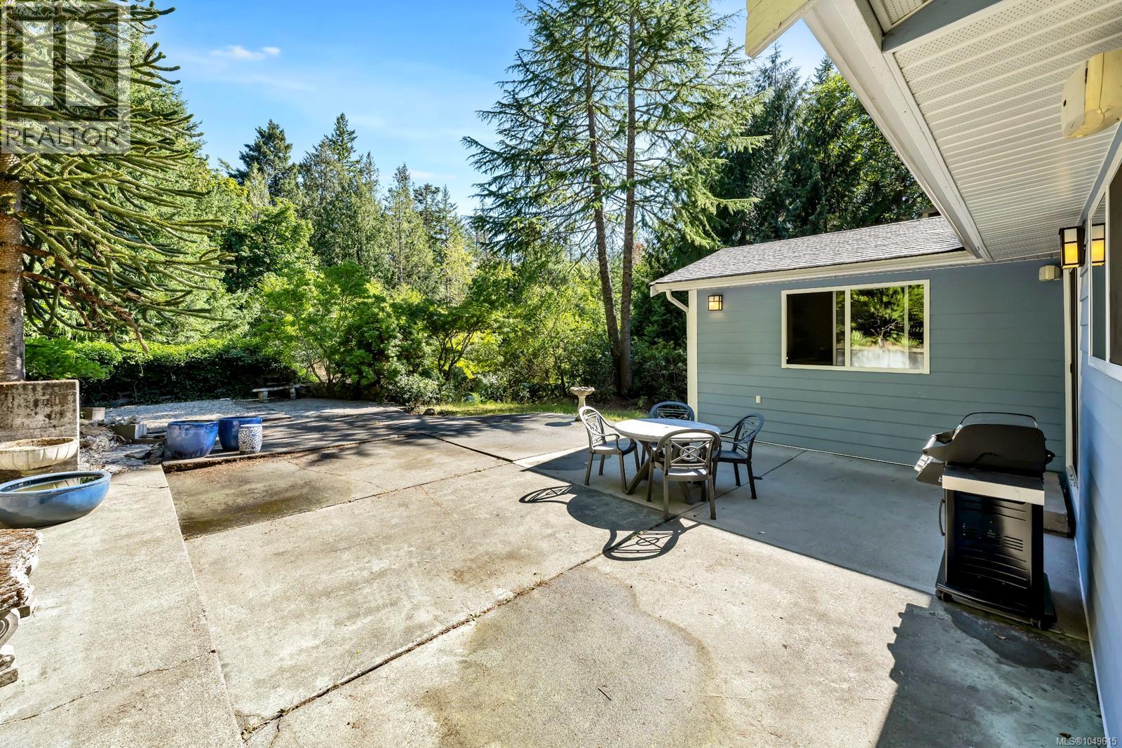 836 Walfred Rd Property Photo 6